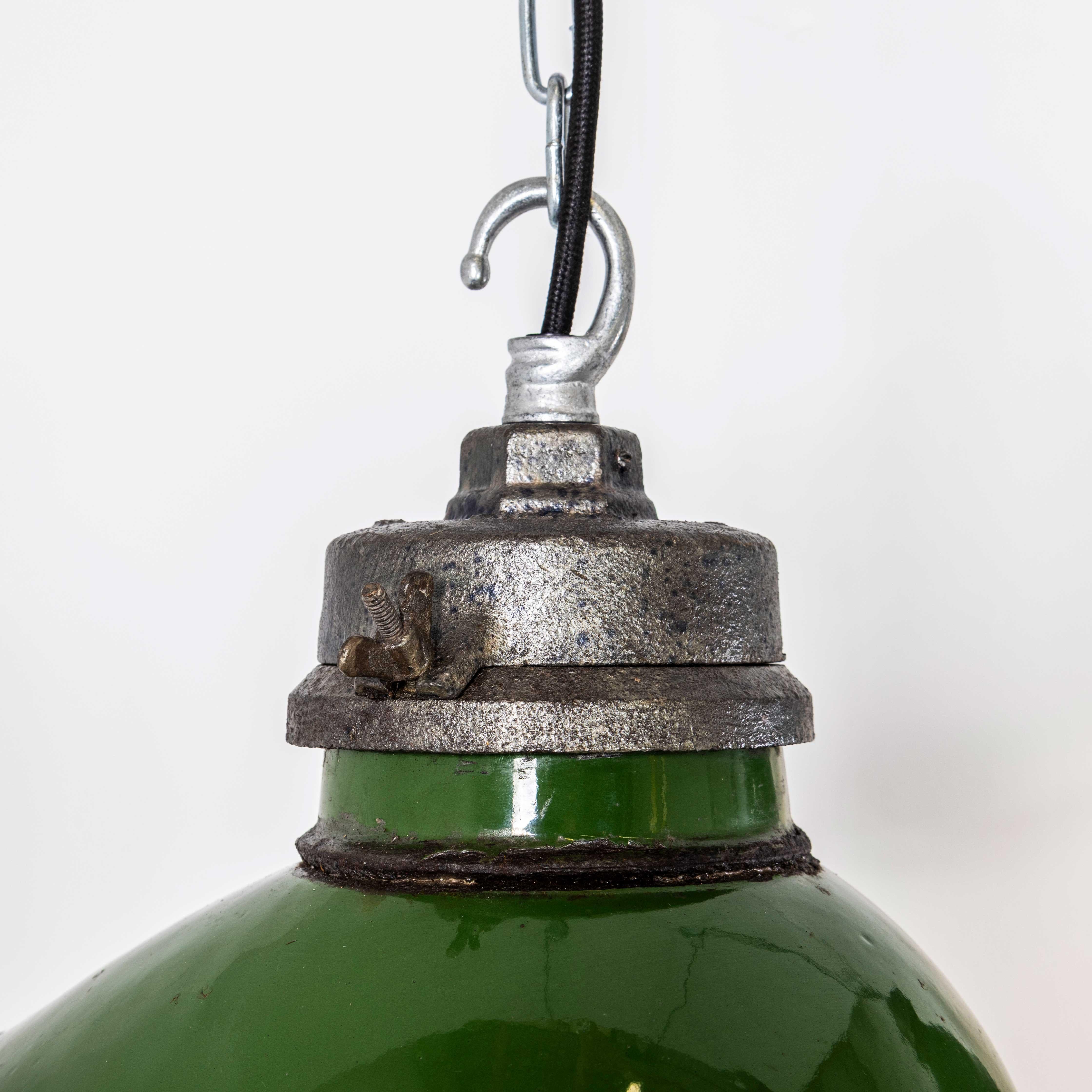 Lámparas Colgantes Esmaltadas GEC Verde Carrera de 1940 - Pareja Aluminio en venta