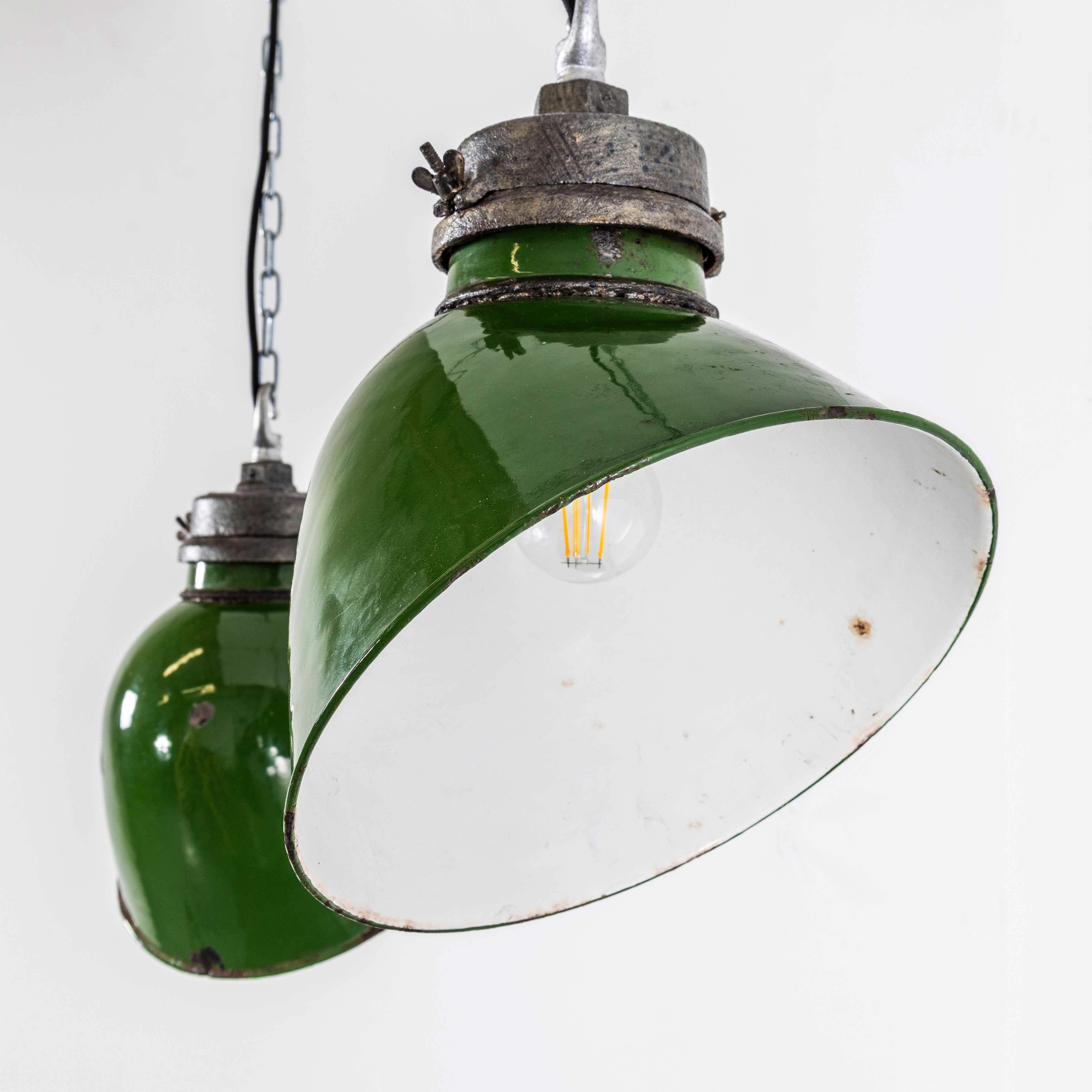 Lámparas Colgantes Esmaltadas GEC Verde Carrera de 1940 - Pareja en venta 2