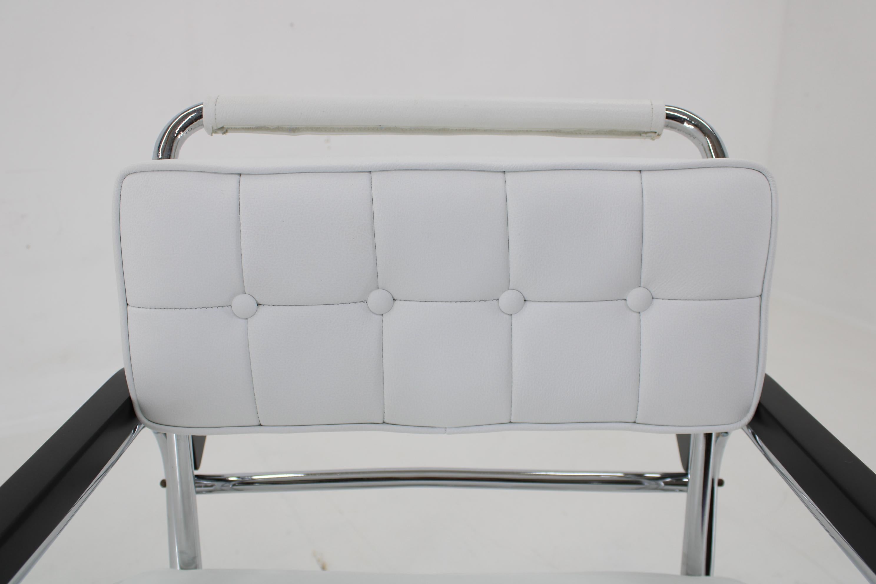 1940er Jahre Seltener restaurierter verchromter verstellbarer Bauhaus-Sessel in weißem Leder im Angebot 8