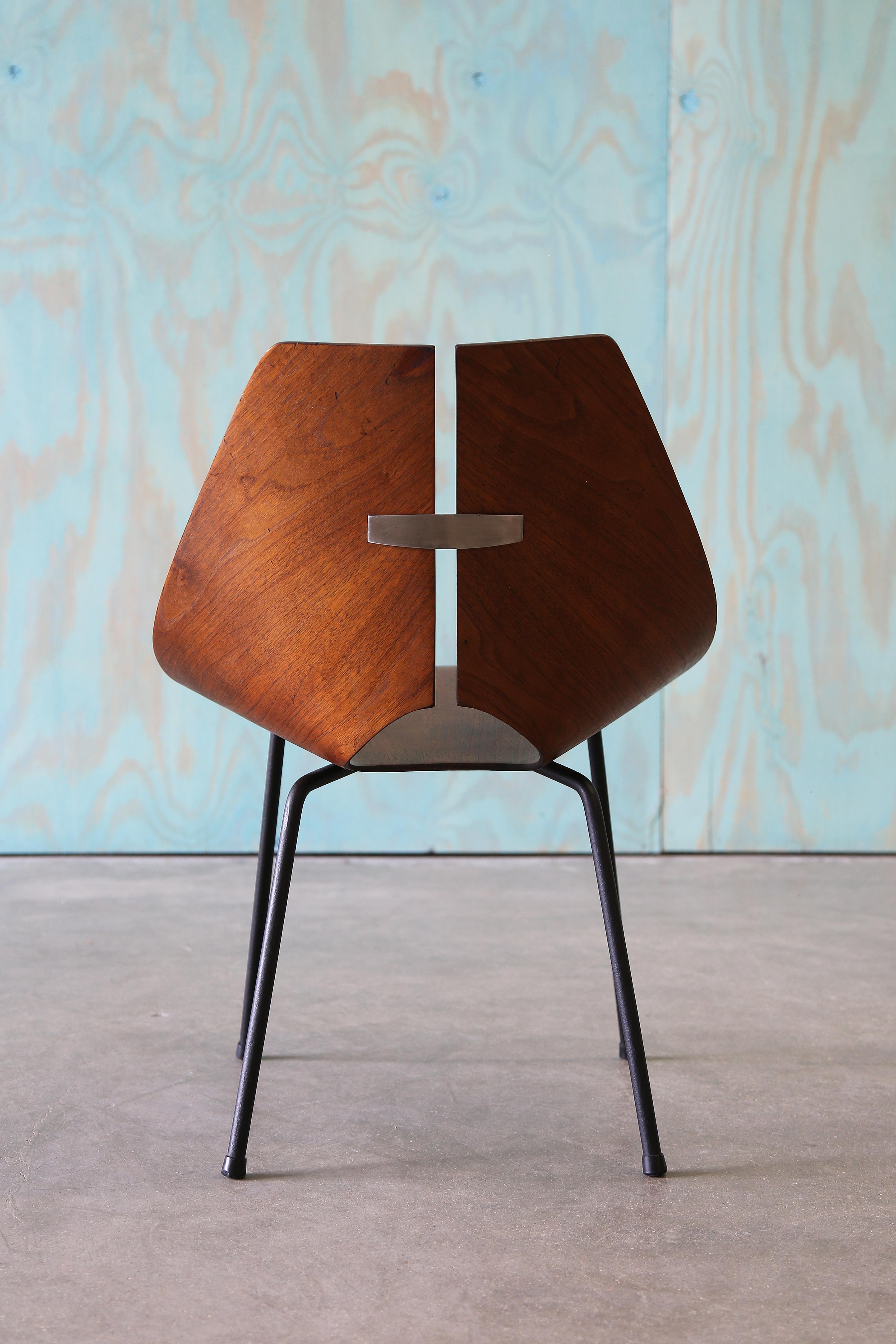 1940s Ray Komai for J.G. Furniture Company Bent Walnut Plywood Chair In Good Condition In Virginia Beach, VA