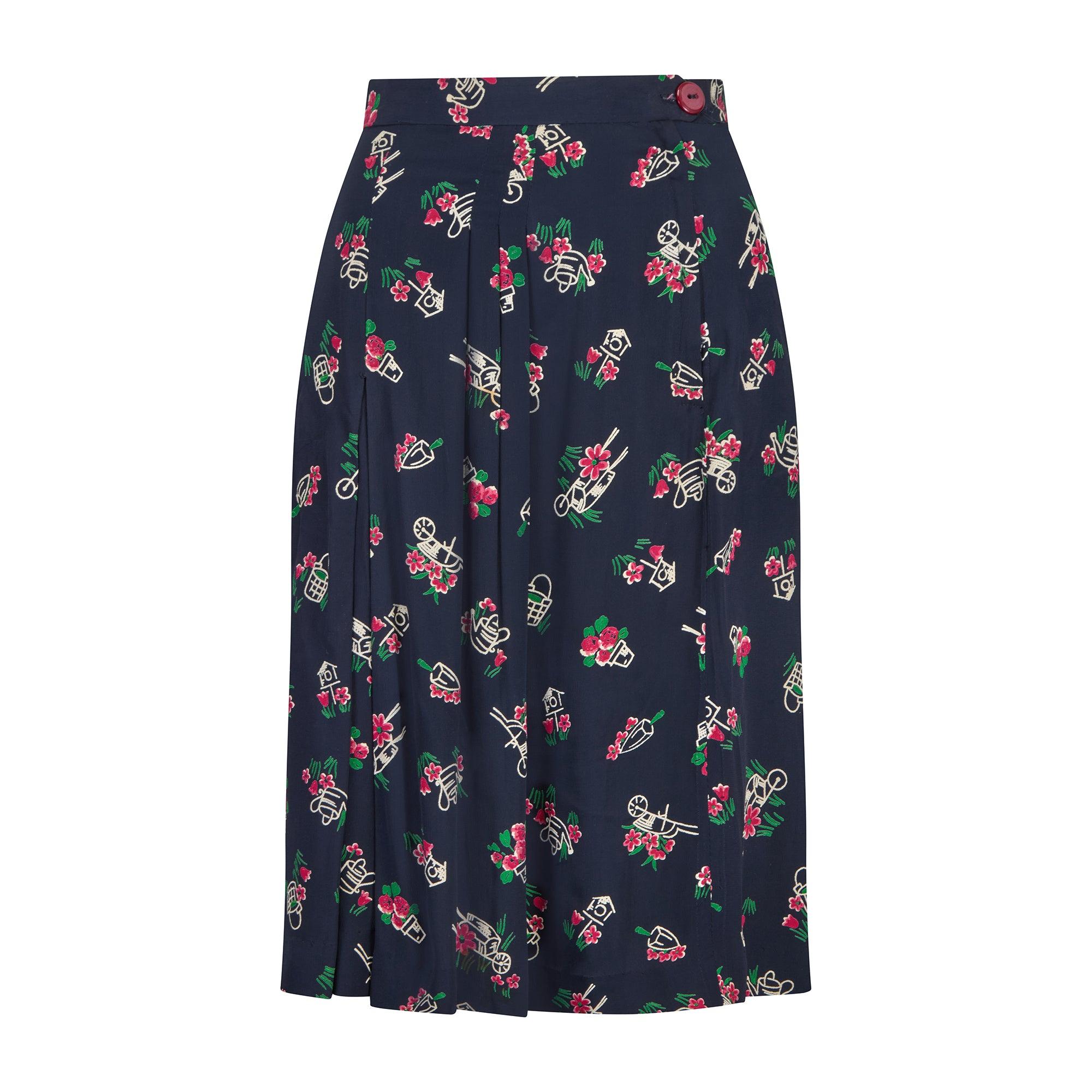 1940s Rayon Novelty Garden Print Skirt Suit with Velvet Trim In Good Condition For Sale In London, GB