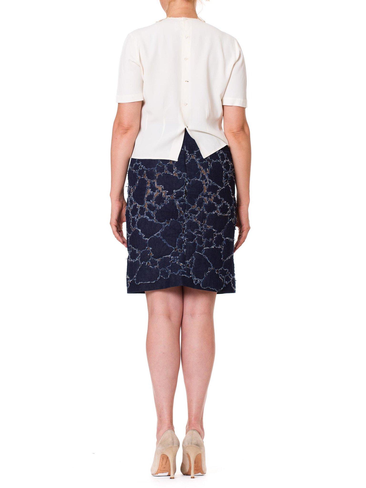 1940S  Camicetta in crêpe di rayon bianco sporco con pin-tuck e colletto in pizzo In condizioni buone in vendita a New York, NY