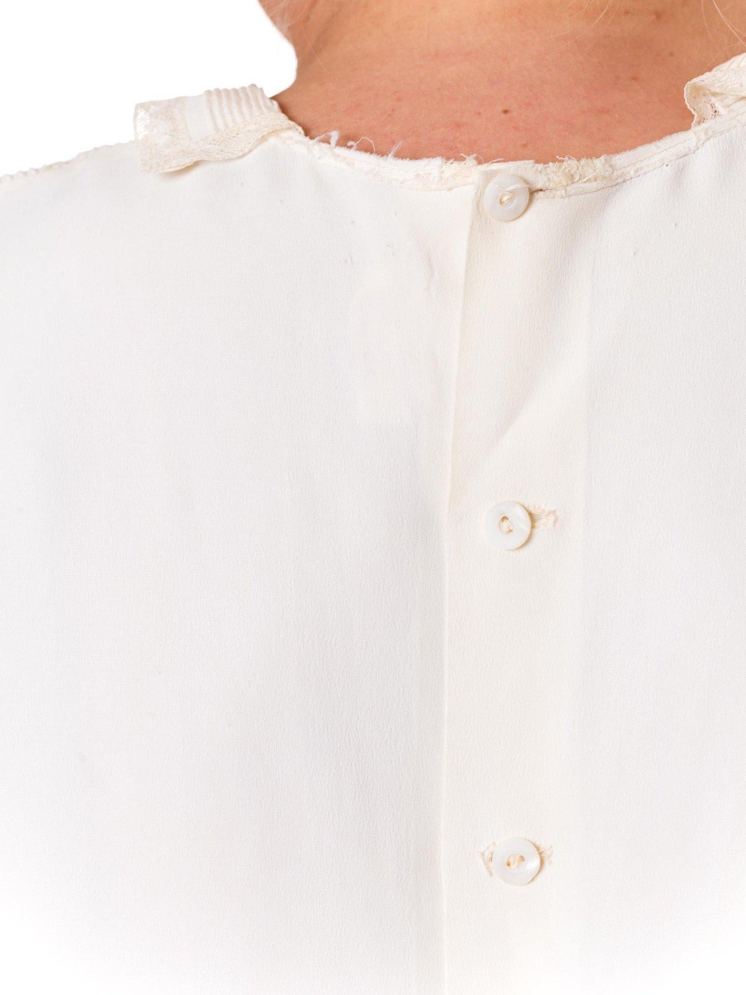 1940S  Off White Rayon Crepe Blouse With Pin-Tuck & Insertion Lace Collar In Excellent Condition For Sale In New York, NY