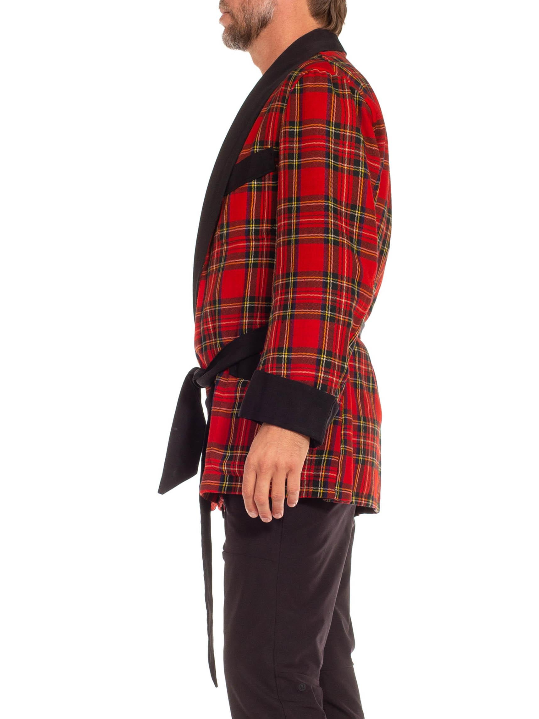 1940S Red & Black Wool Plaid Robe In Excellent Condition For Sale In New York, NY