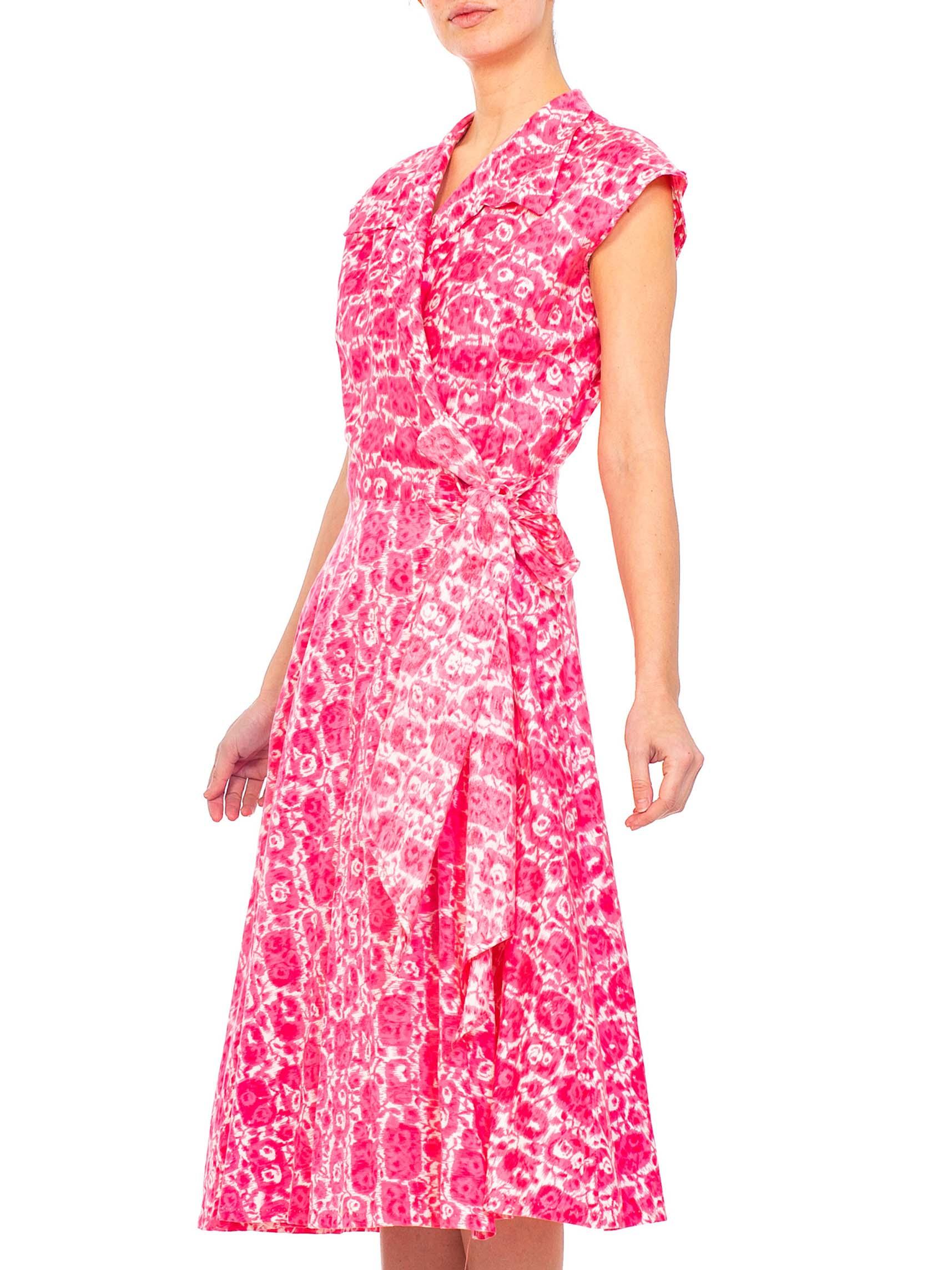 Abito a camicia in cotone stampato rosso degli anni '50 in vendita 4