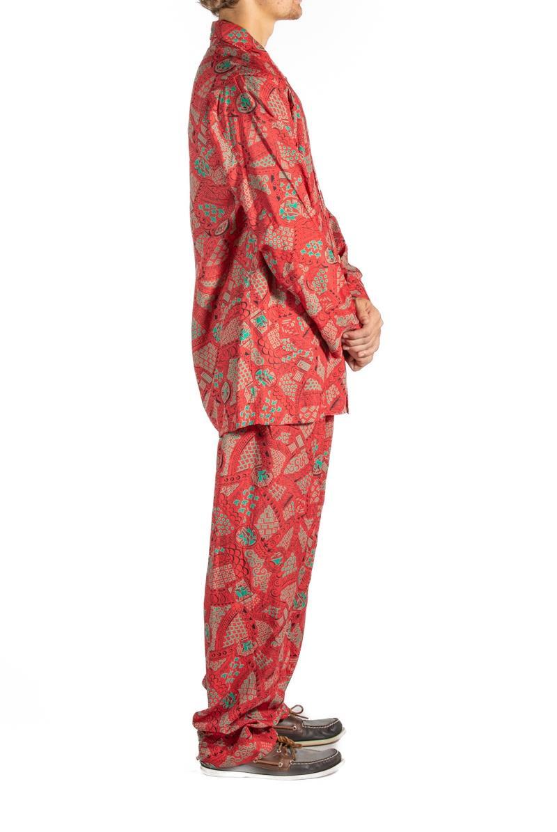 1940s Red Rayon Mens Pajamas In Good Condition For Sale In New York, NY