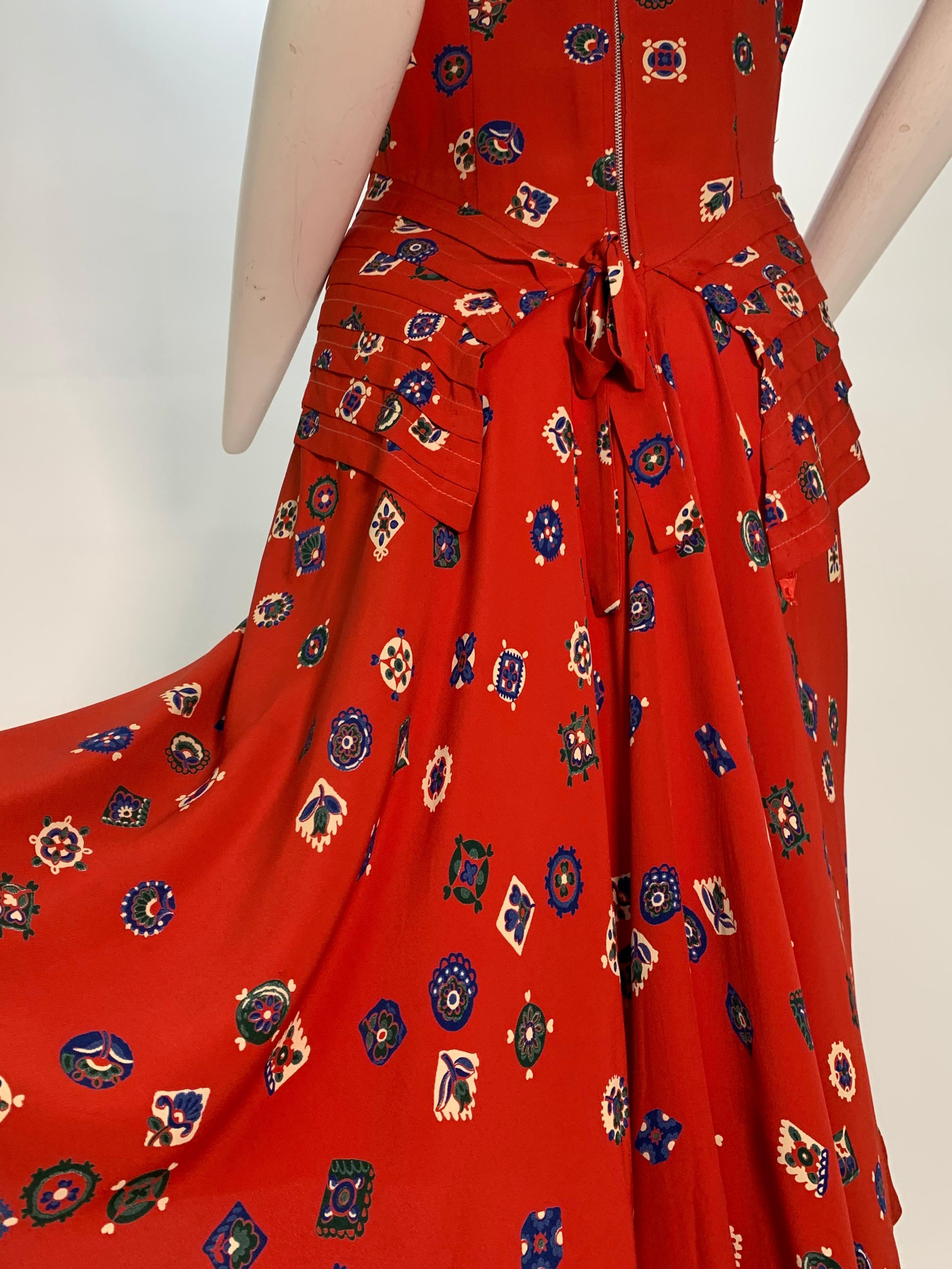 1940s Red Rayon Print Crepe Swing Dress With Pleated Peplum and Shoulders For Sale 3