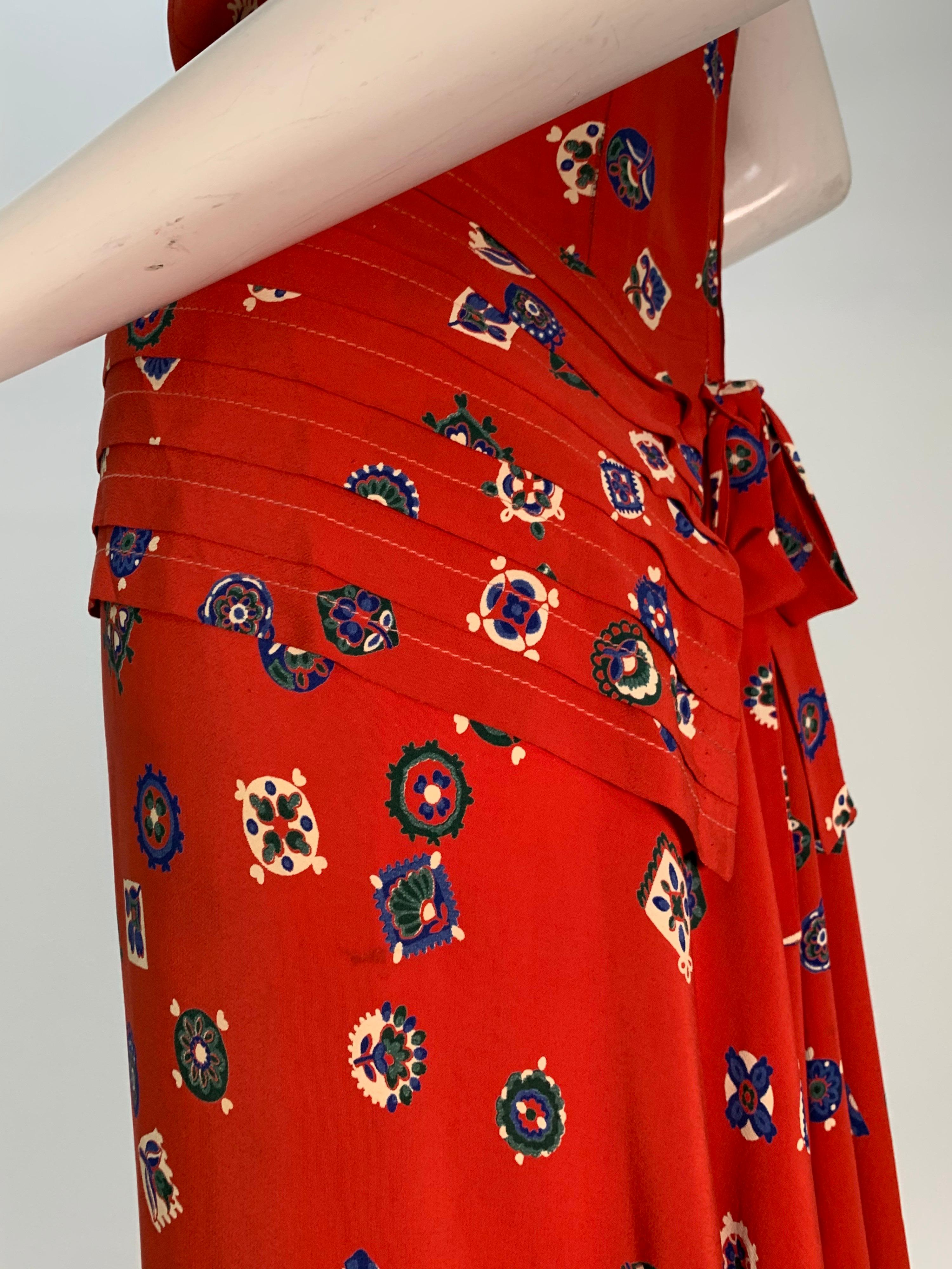 1940s Red Rayon Print Crepe Swing Dress With Pleated Peplum and Shoulders For Sale 7
