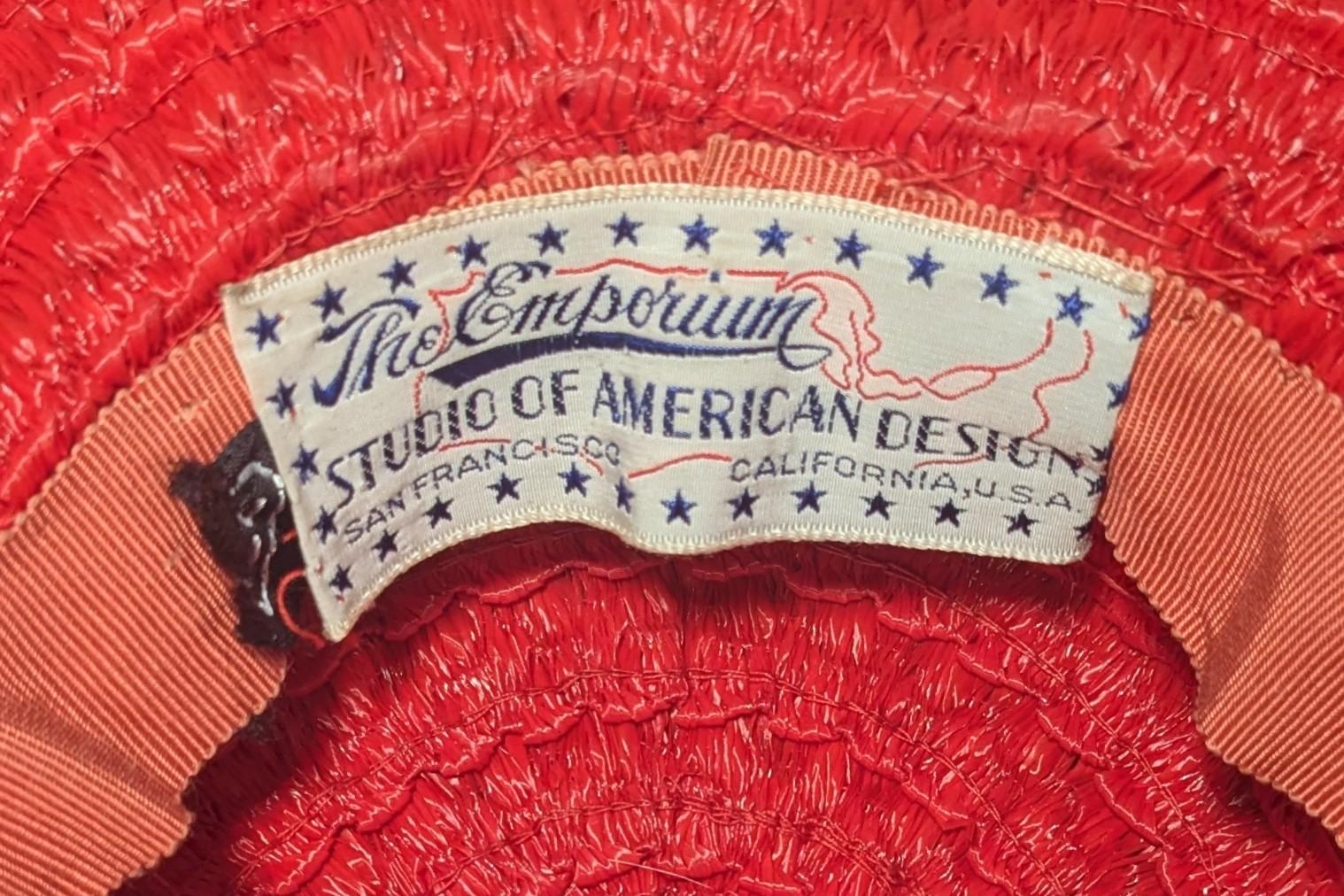 Cappello giocattolo/Percg/Tilt rosso degli anni '40 con piume a righe rosse e nere di The Emporium in vendita 6