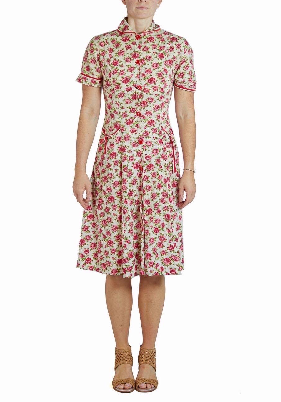 1940S Red & White Floral Cotton Short Sleeve Dress In Good Condition For Sale In New York, NY