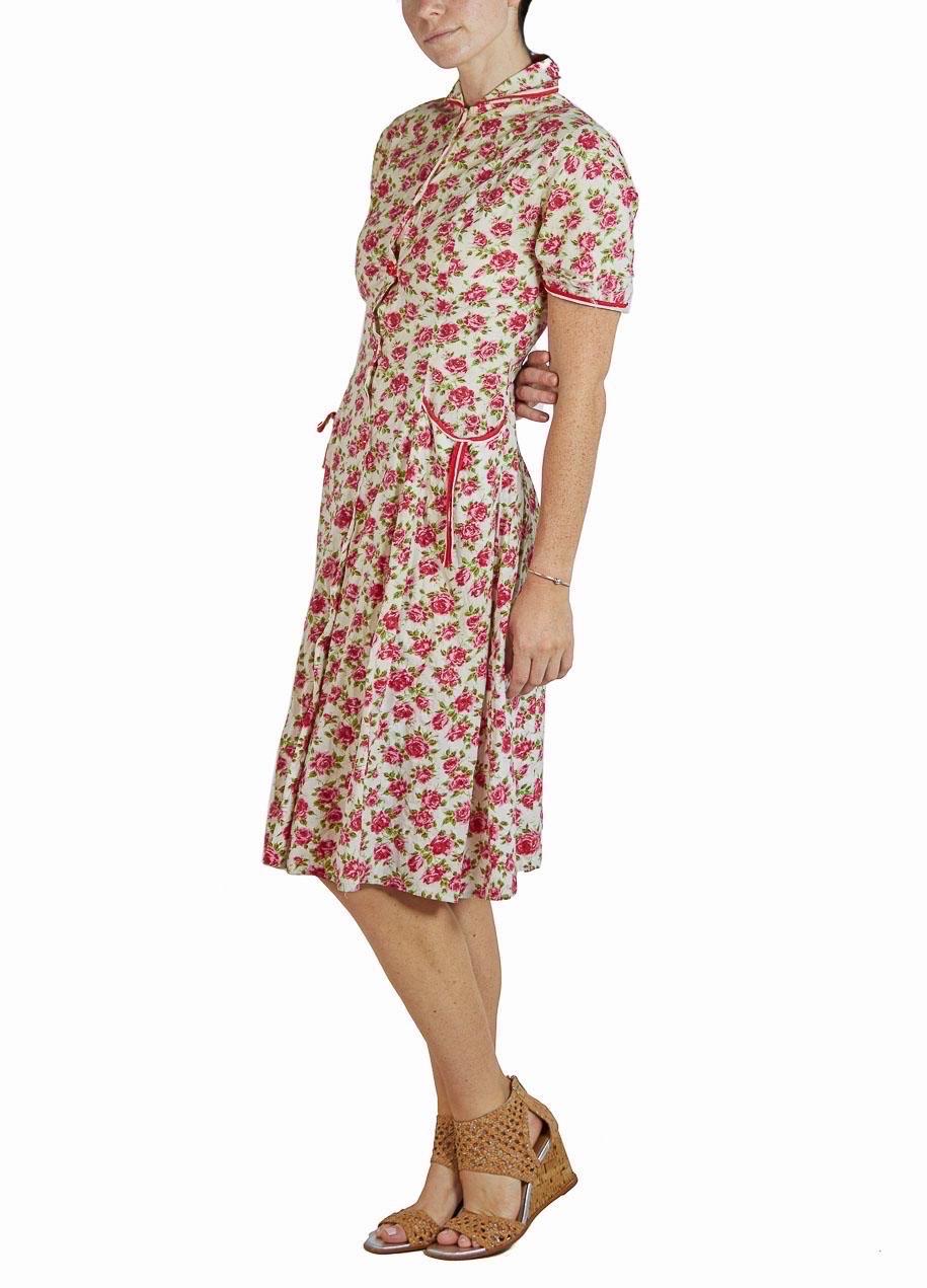 1940S Red & White Floral Cotton Short Sleeve Dress For Sale 2