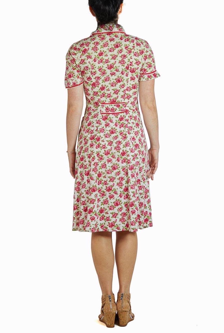 Robe à manches courtes en coton à fleurs rouges et blanches des années 1940 en vente 4