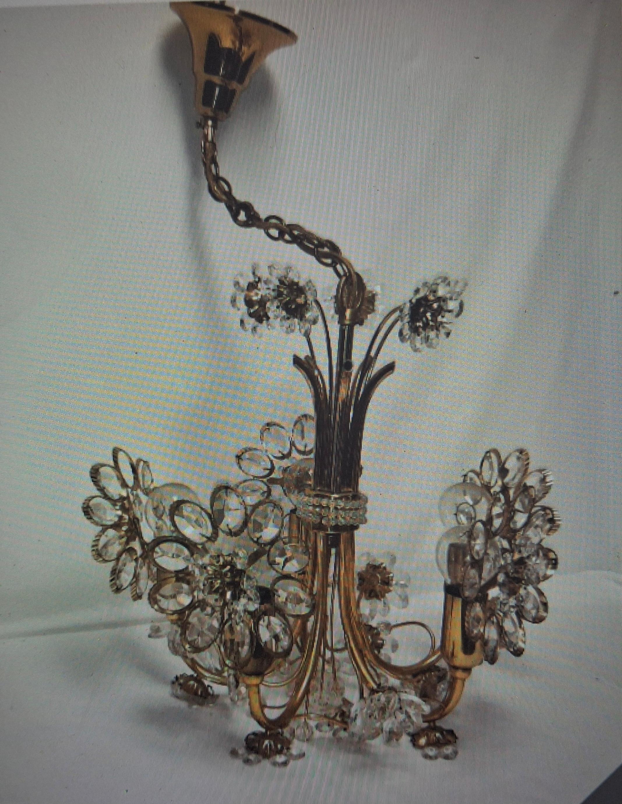 1940's Austrian Regency Cut Crystal Floral Geformt Kronleuchter mit 24K Gold Plate Frame. Blumenform von Palwa. 5 Lichter. Goldgerahmte blühende Blumen. Einfach atemberaubend!