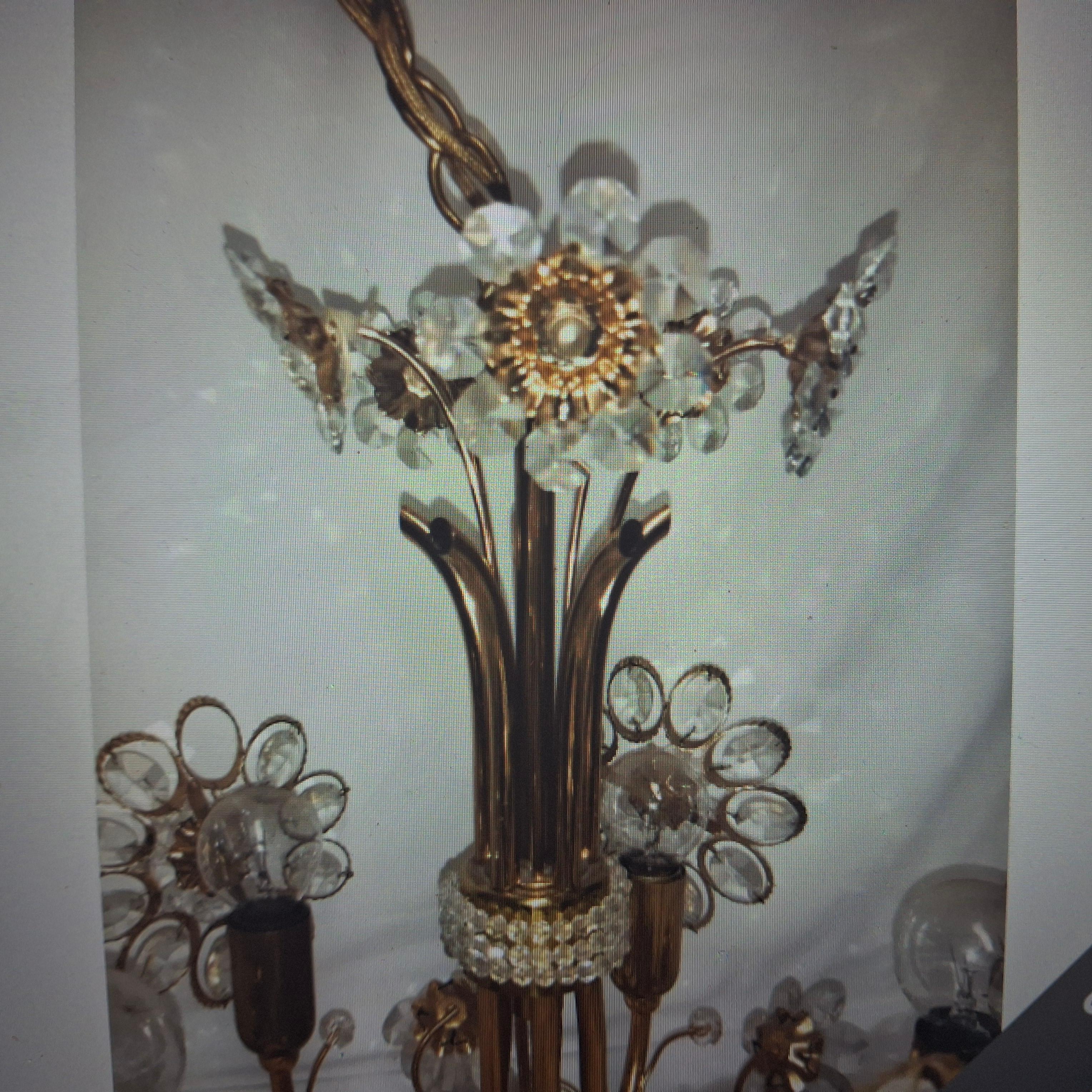1940er Regency-Kronleuchter in geblümter Form mit 5 Lichtern aus geschliffenem Kristall/ 24K Goldrahmen im Zustand „Gut“ im Angebot in Opa Locka, FL