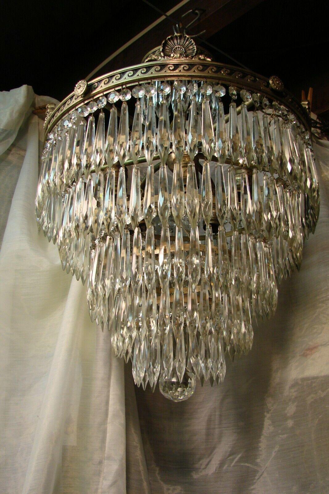 Magnifique plafonnier/chandelier à 5 niveaux en cristal taillé, d'époque Hollywood Regency, de la marque 