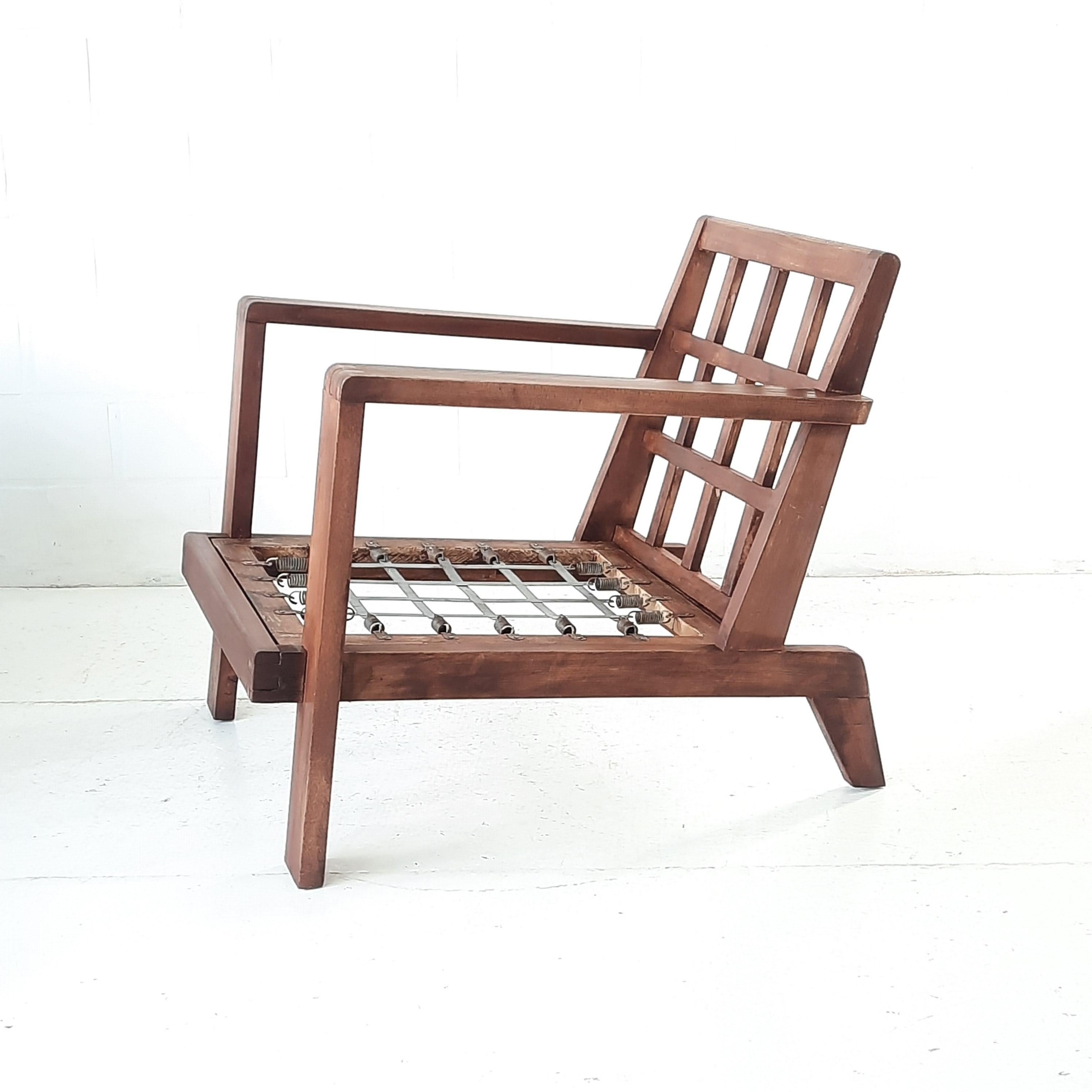 Fantastic early Rene Gabriel lounge chair in a dark stained massive wood.
Comes with the original metal slats and springs bottomplate.
Chair has been restorated to its original condition as it has been painted overtime by a previous owner over time