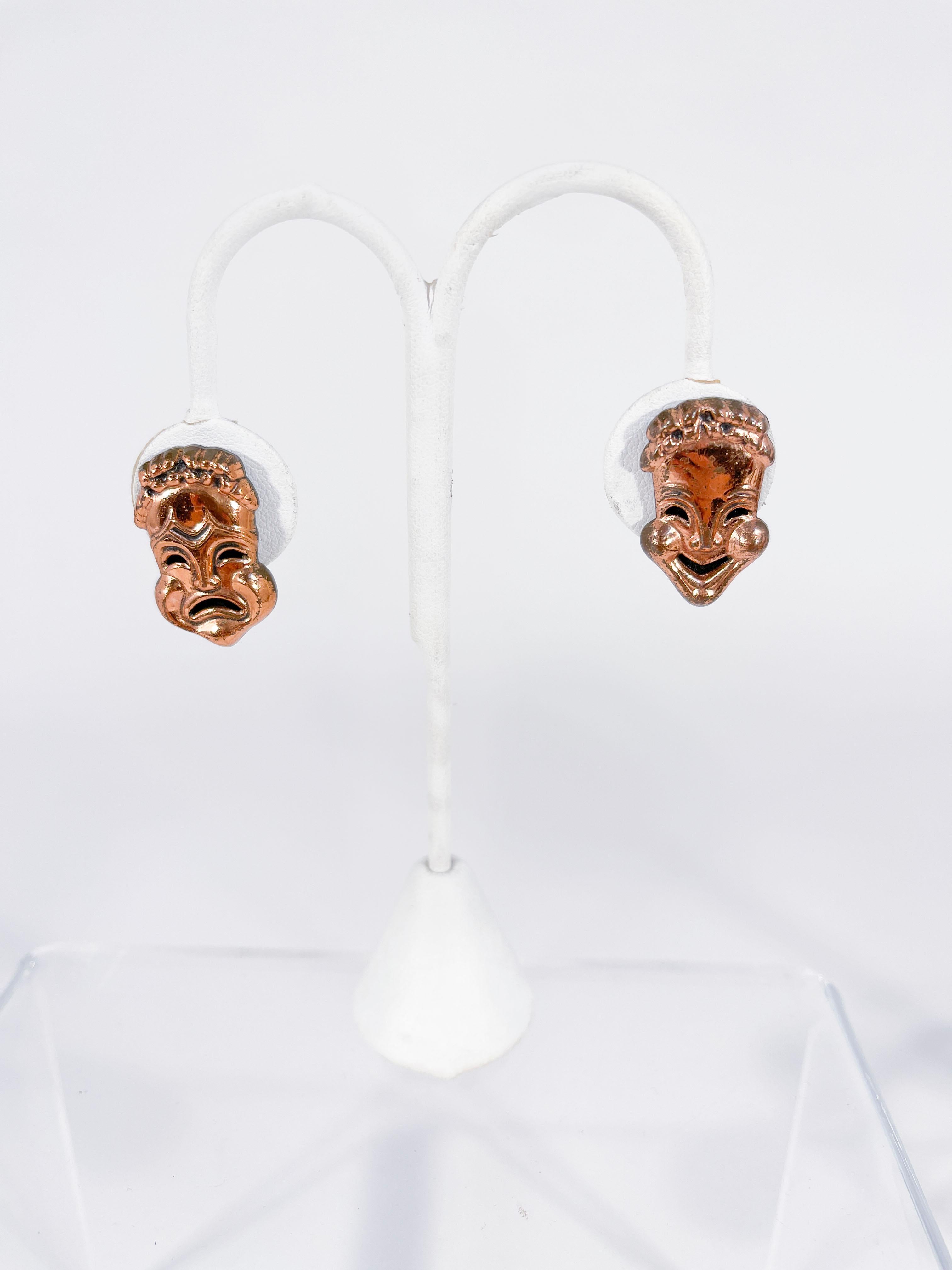 1940s Renoir Copper wide-link bracelet featuring alternative dramatic muse faces comedy and tragedy with matching clip on earrings. 

Bracelet measures 6.75 inches long by 1 inch wide while the earring measure 1 inch by .75 inches each.