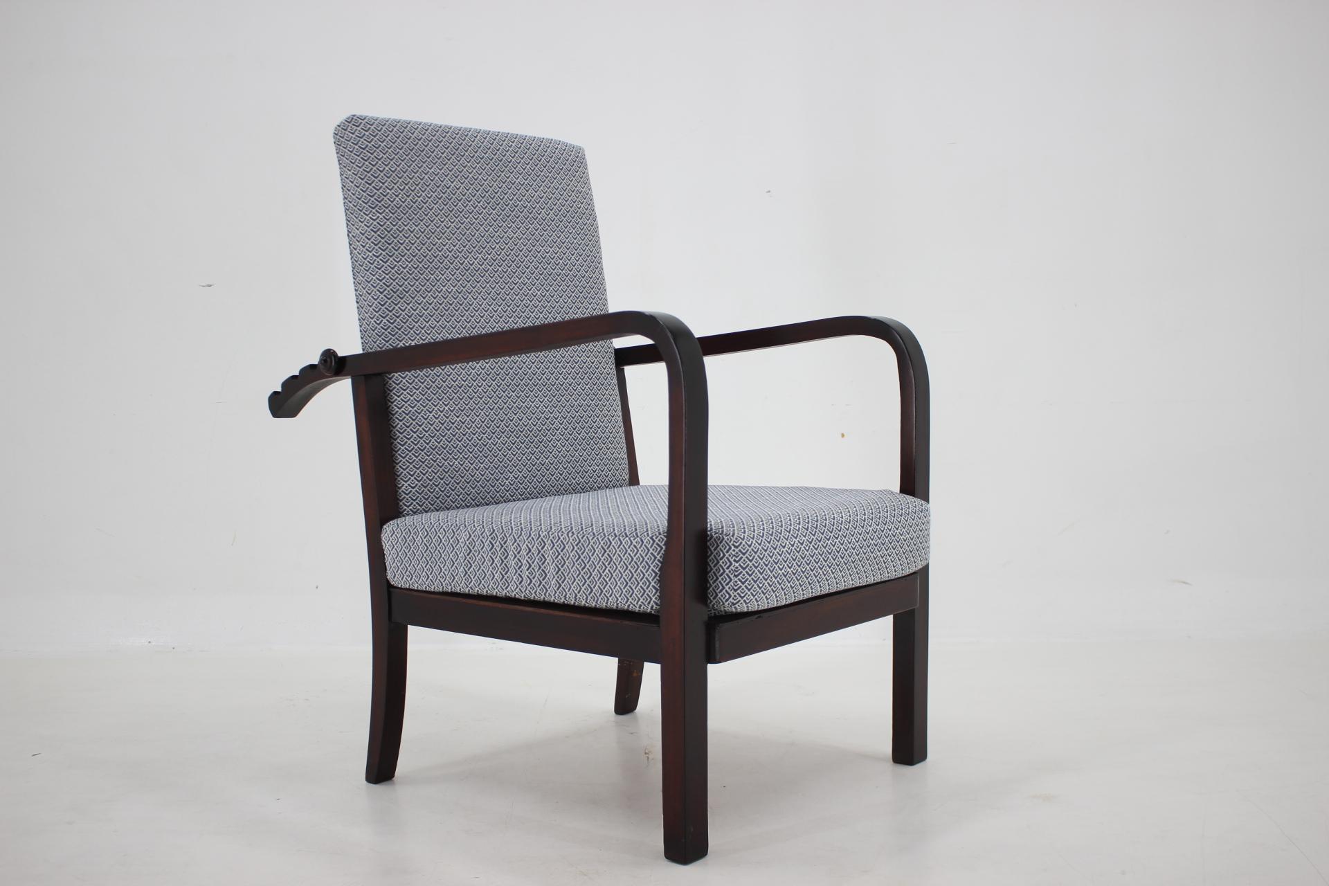 Mid-Century Modern 1940s Restored Beech Adjustable Armchair, Czechoslovakia For Sale