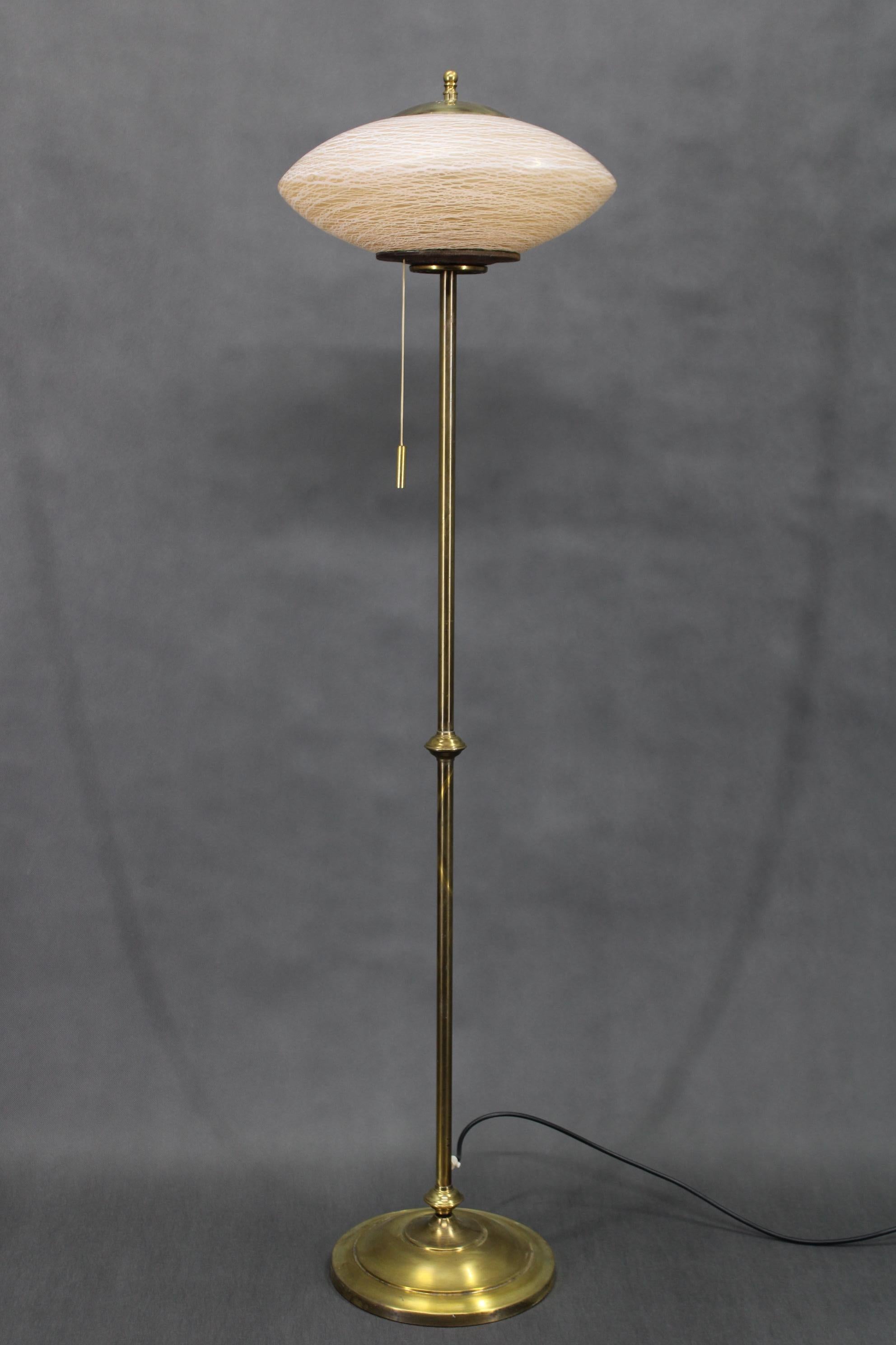 - Repolished 
- Newly rewired  
- 2x E12-E14 bulb 
- US wiring compatible (US plug adapter includes) 
- New wooden holder for glass shade 
- The glass shade is laying on the wooden holder without any other attachment 