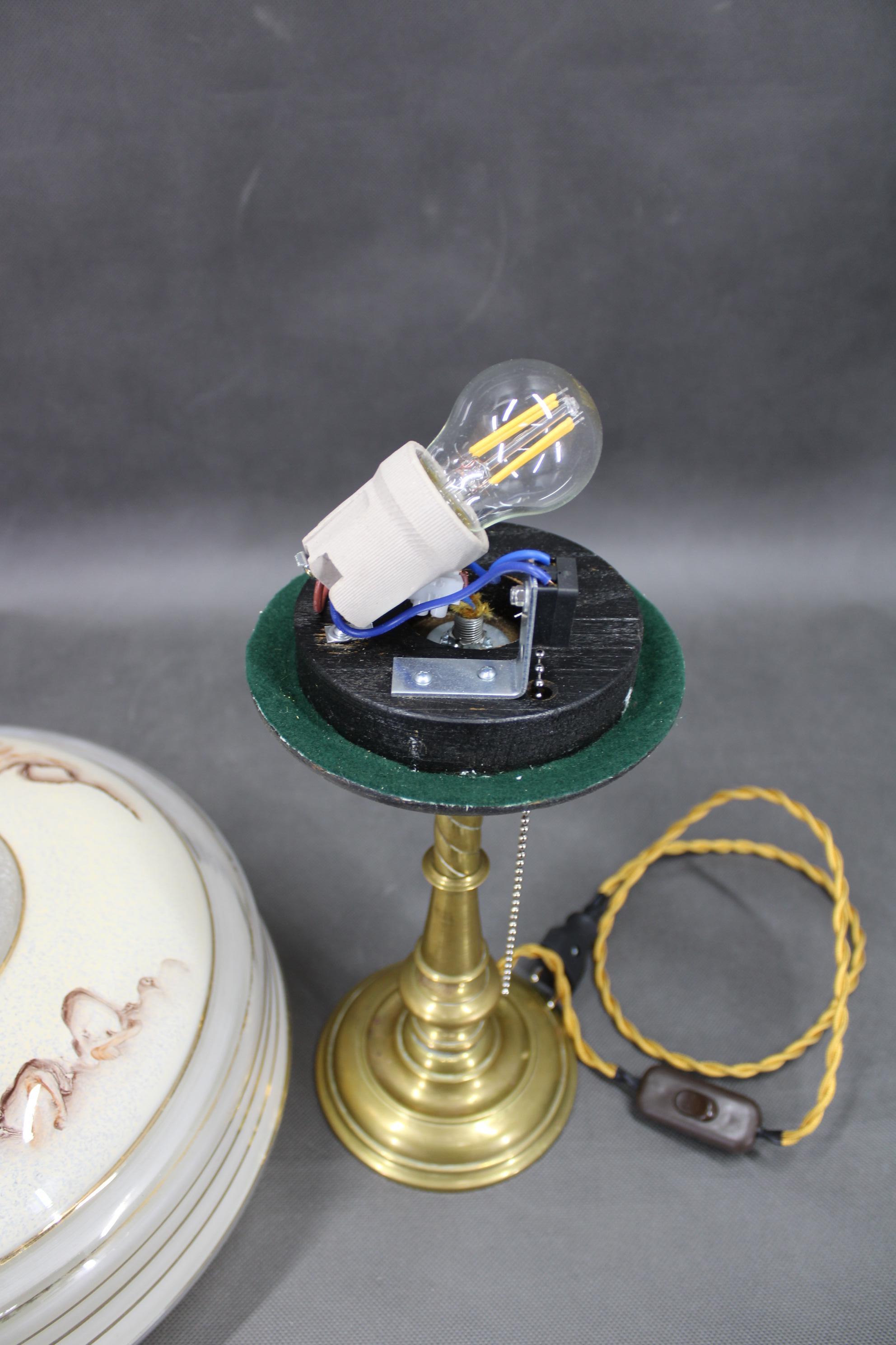 Restaurierte Messing-Tischlampe mit Glasschirm aus den 1940er Jahren im Angebot 5