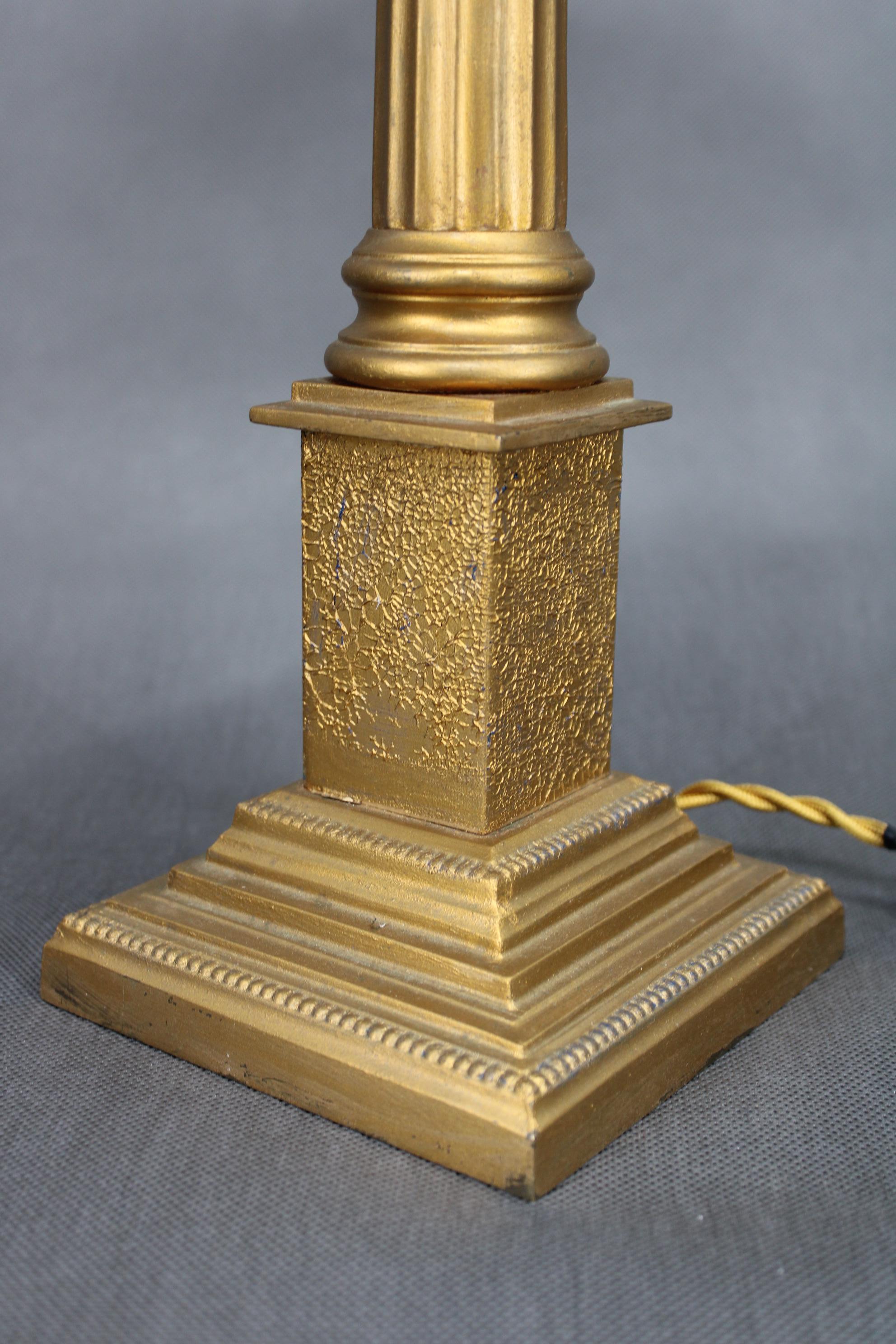 1940s Restored Brass Table Lamp with Wooden Base and Glass Shade In Good Condition For Sale In Praha, CZ