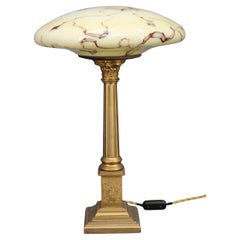 Restaurierte Messing-Tischlampe aus den 1940er Jahren mit Holzsockel und Glasschirm