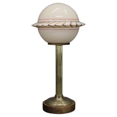 Restaurierte Messing-Tischlampe aus den 1940er Jahren mit Holzsockel und Glasschirm