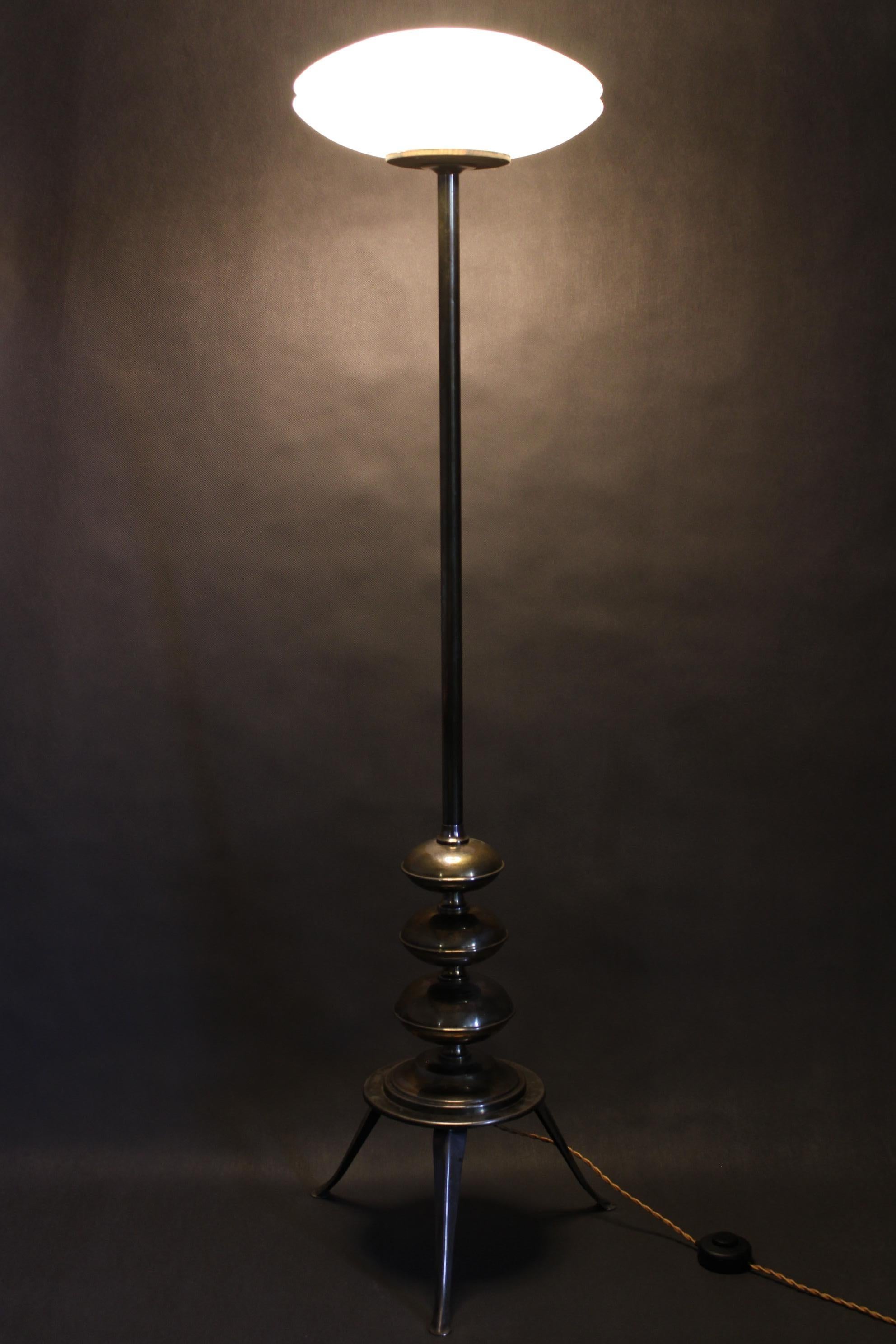 1940s Restored Floor Lamp in Brass Finish with  Glass Shade For Sale 2