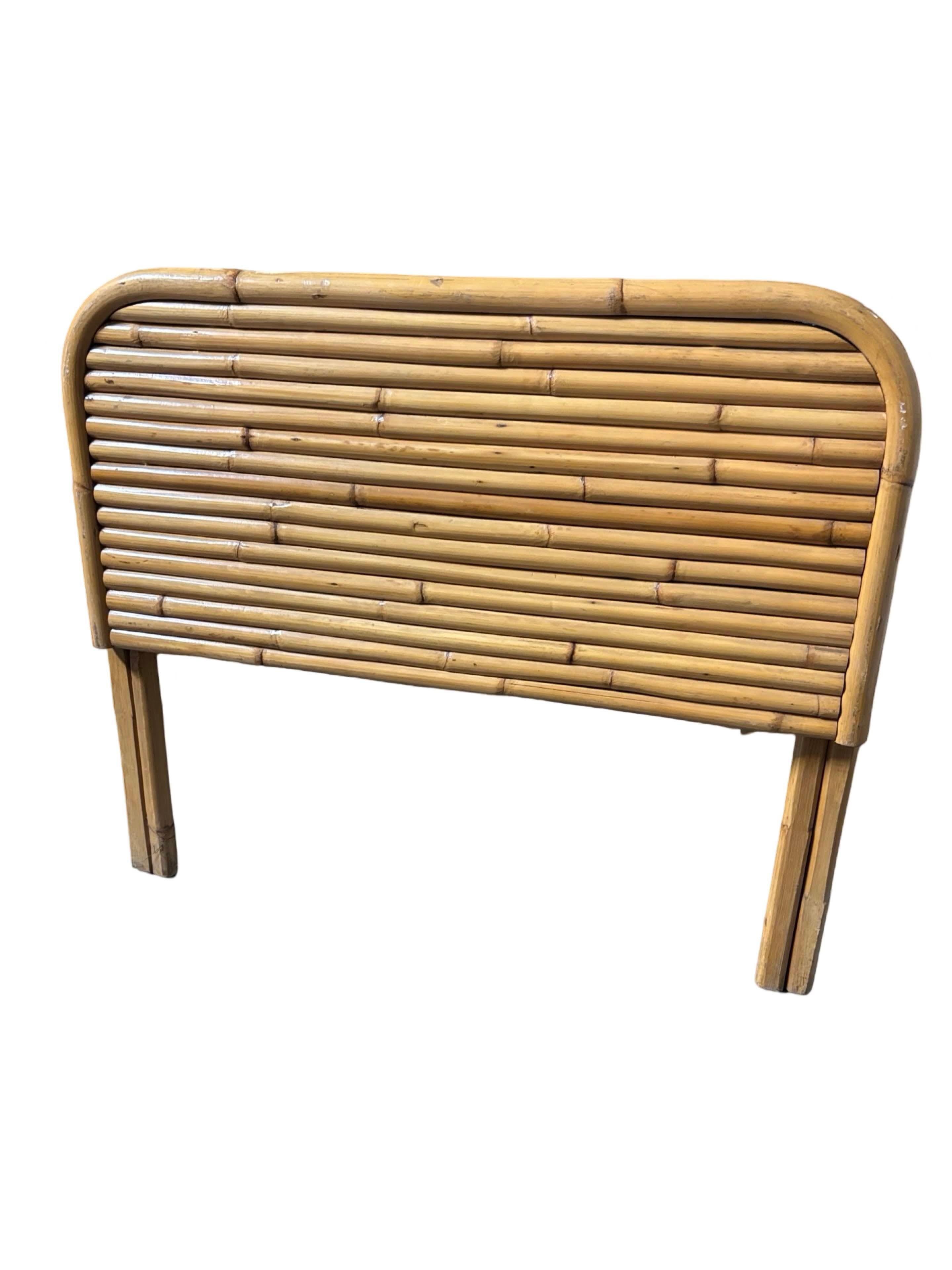 Metà XX secolo Gemelli in rattan impilati in stile Art Deco restaurati  Dimensioni della testata in vendita