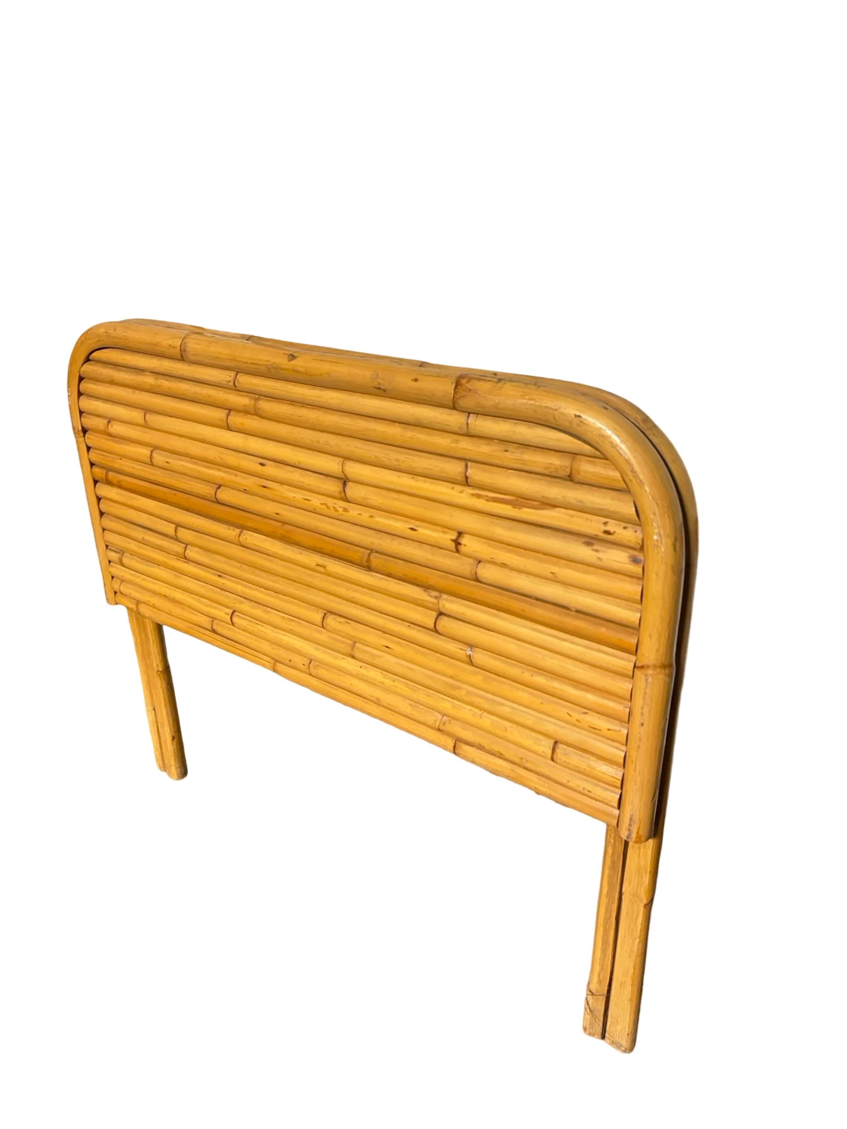 Mid-Century moderno Gemelli in rattan impilati in stile Art Deco restaurati  Dimensioni della testata in vendita