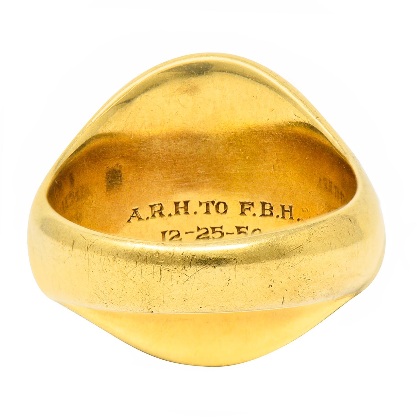 1940's Retro 14 Karat Yellow Gold Unisex Lion Shield Signet Heraldry Ring In Excellent Condition In Philadelphia, PA