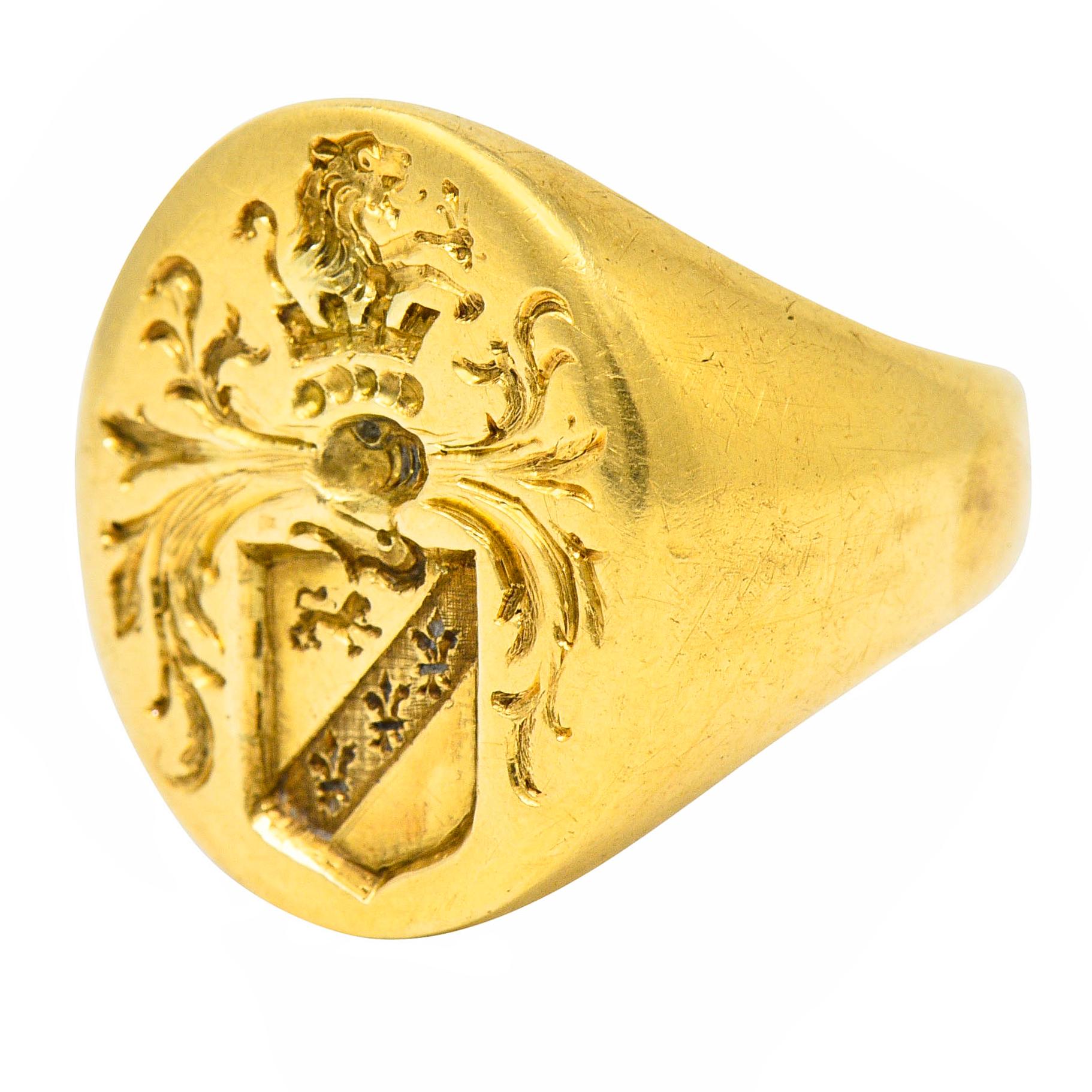 1940's Retro 14 Karat Yellow Gold Unisex Lion Shield Signet Heraldry Ring 2
