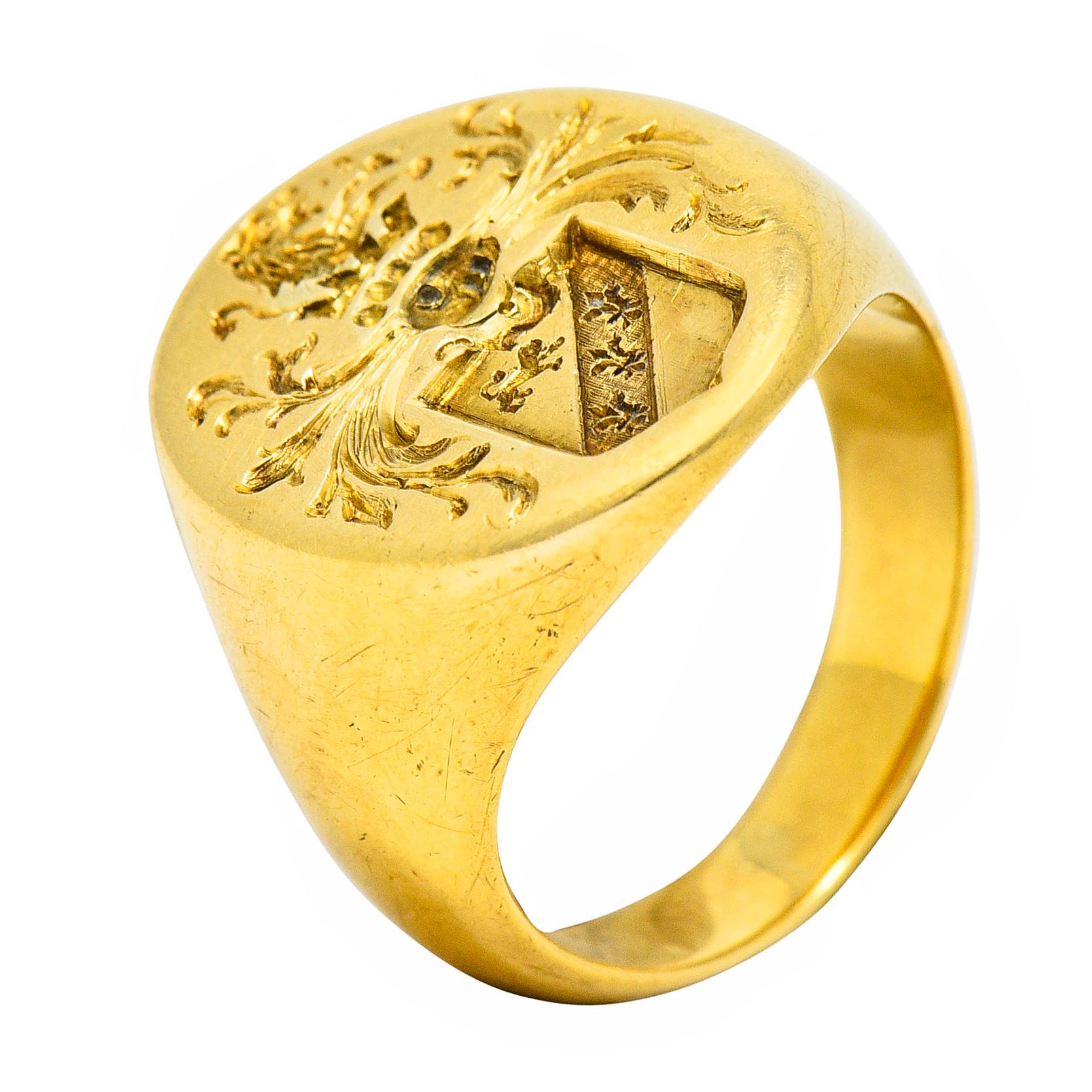 1940's Retro 14 Karat Yellow Gold Unisex Lion Shield Signet Heraldry Ring 4