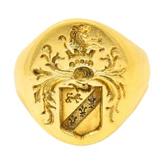 1940's Retro 14 Karat Yellow Gold Unisex Lion Shield Signet Heraldry Ring