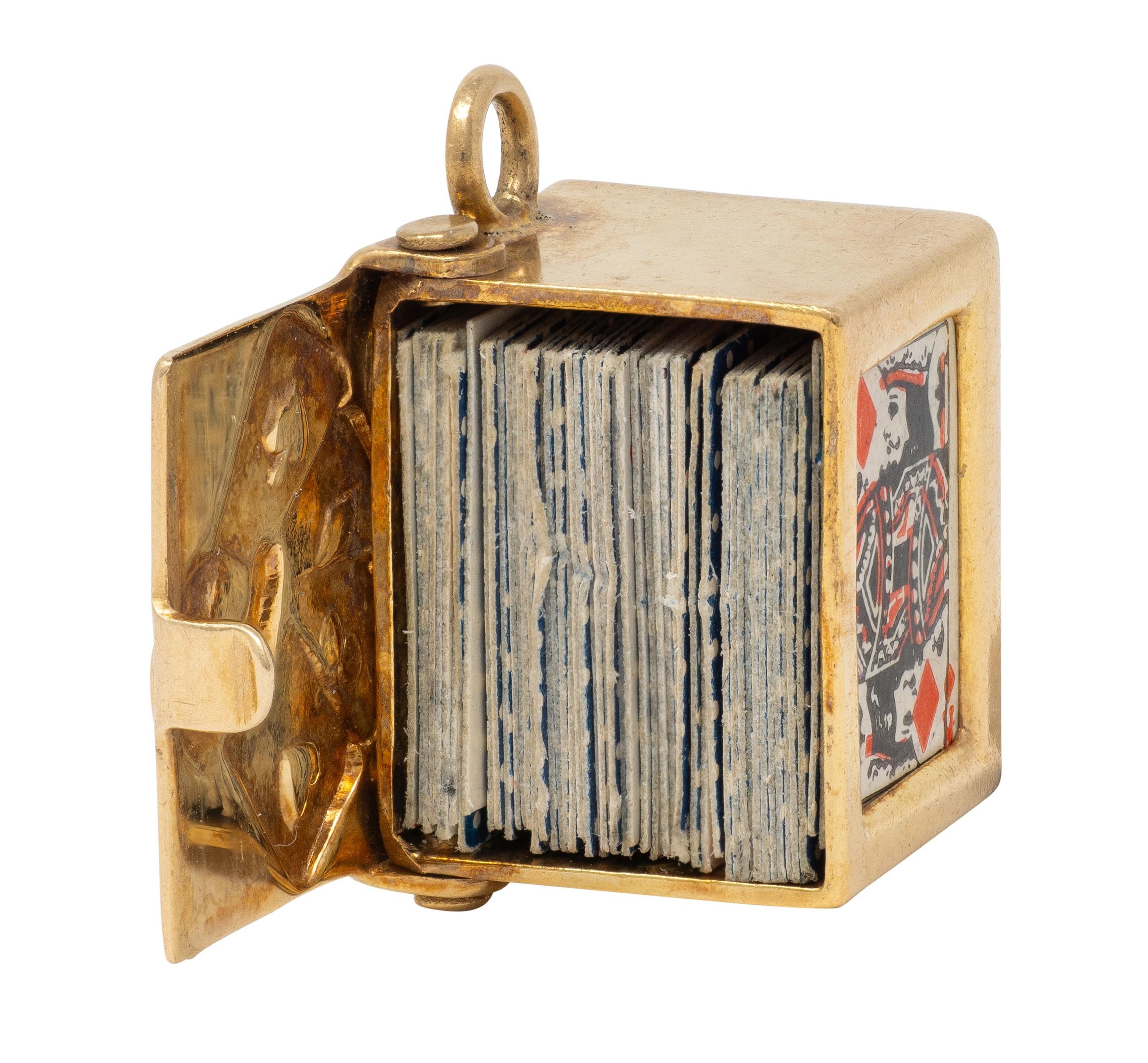 1940's Retro 14 Karat Yellow Gold Vintage Deck Playing Cards Pendant Charm In Excellent Condition For Sale In Philadelphia, PA