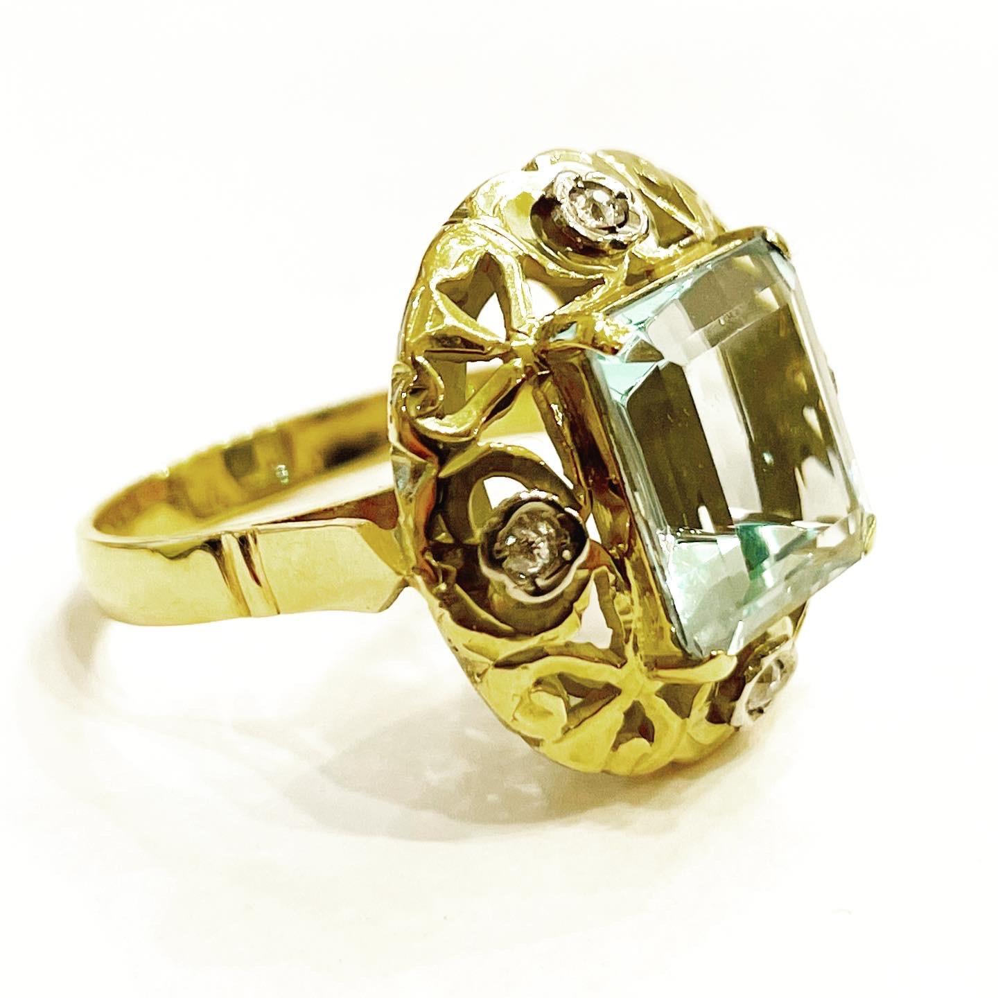 Emerald Cut 1940s Retro Aquamarine, Diamonds 18k Yellow Gold Cocktail Ring