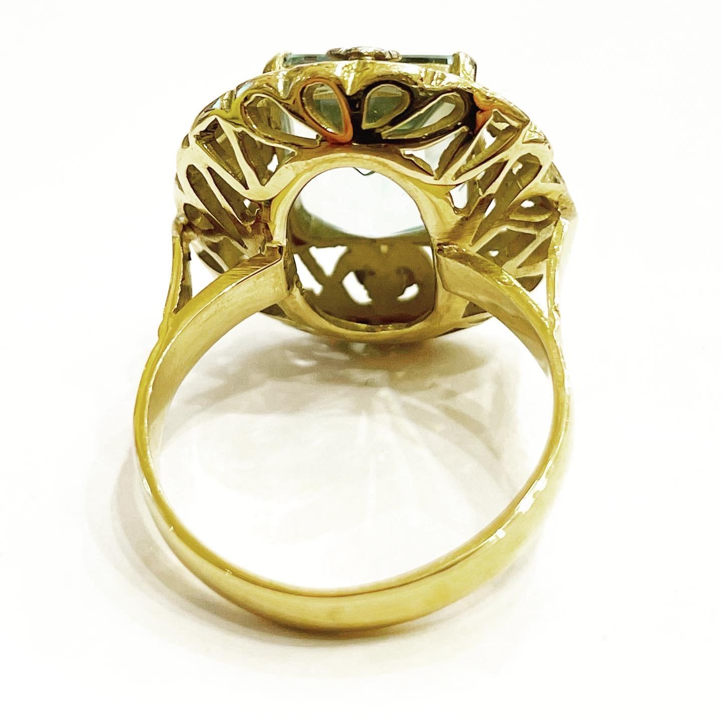 Women's or Men's 1940s Retro Aquamarine, Diamonds 18k Yellow Gold Cocktail Ring
