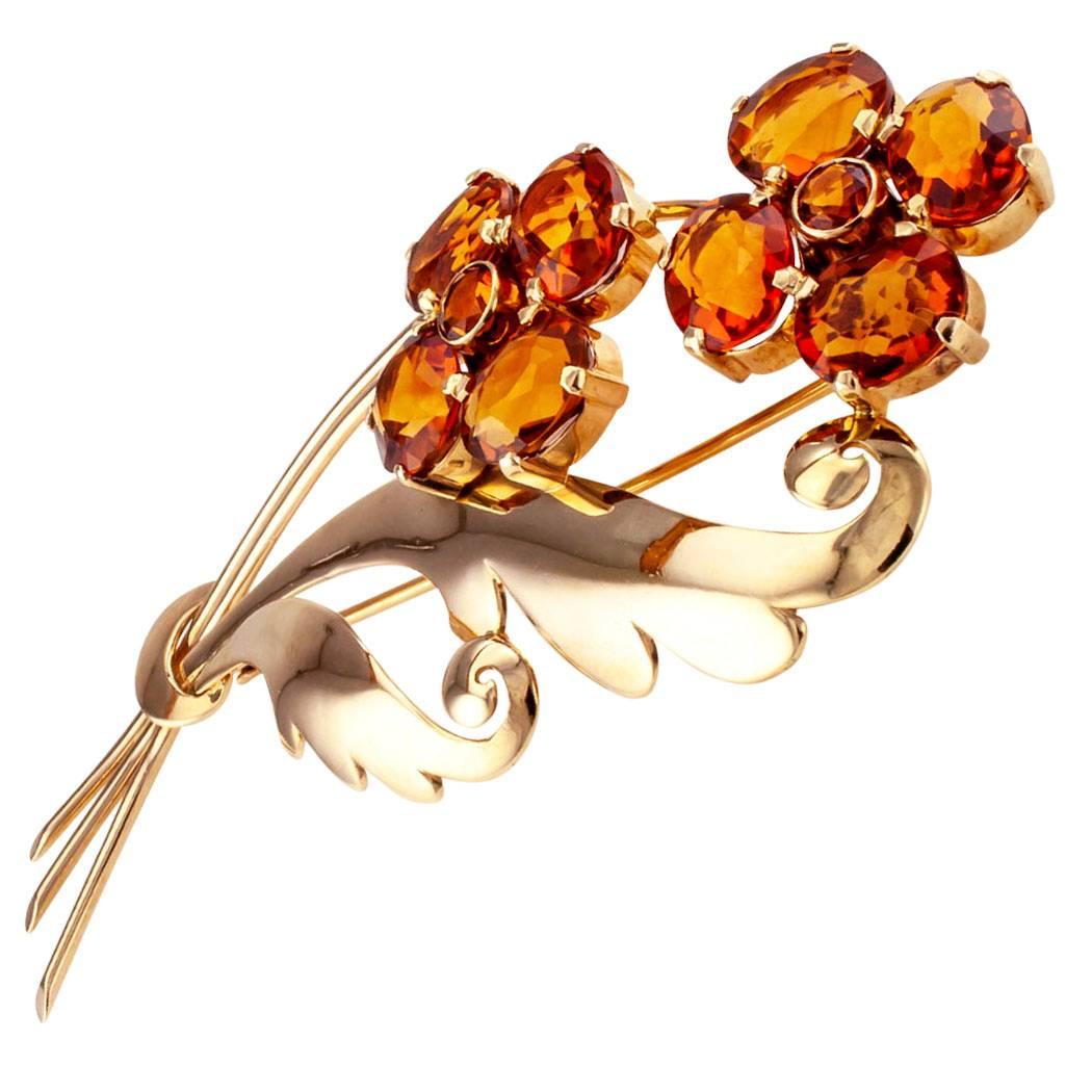 Retro 1940s citrine and gold flower brooch. Like many Retro brooches, this one is large in scale, but the simplicity of its design makes it a lovely thing to look at, to possess. Two flower stems and accompanying foliage, the flowers formed by
