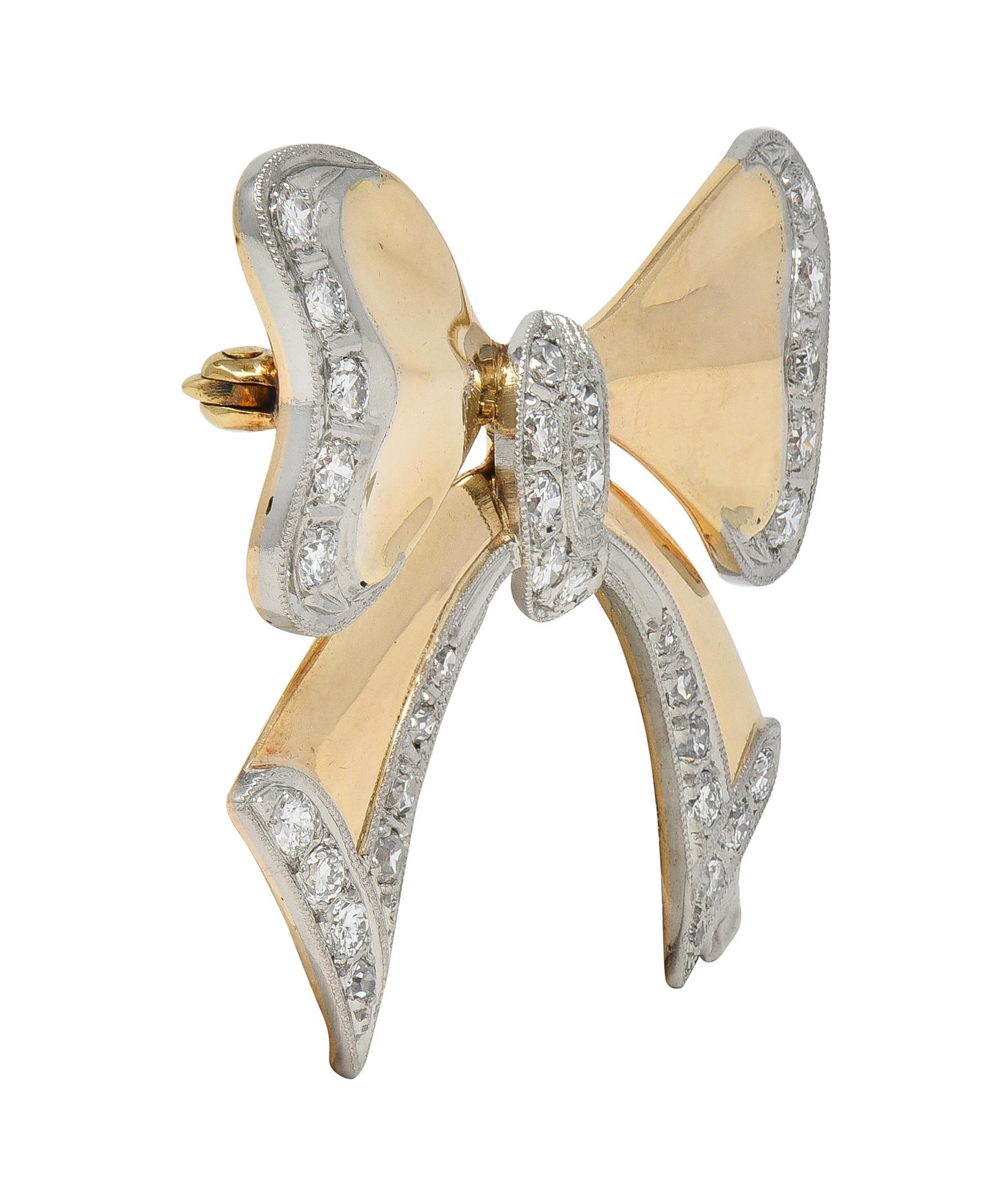 Rétro 1940's Retro Diamond 14 Karat Two-Tone Yellow White Gold Vintage Bow Brooch en vente
