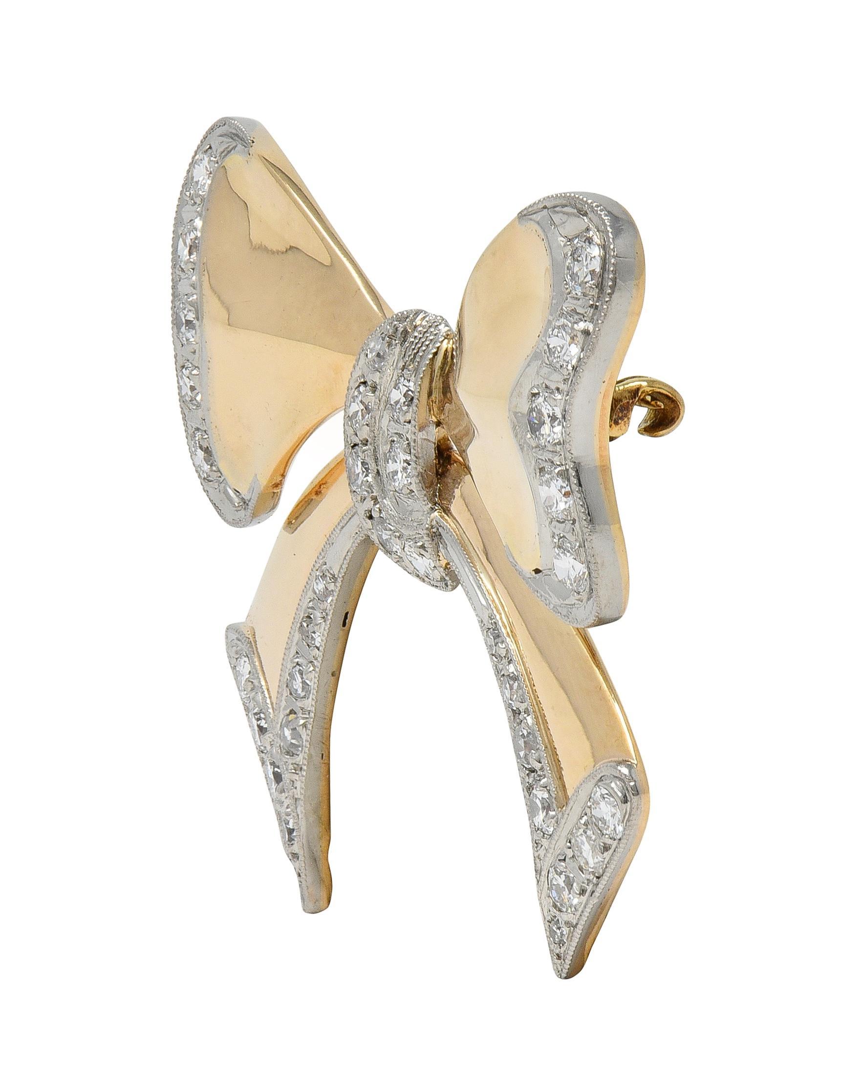 1940's Retro Diamond 14 Karat Two-Tone Yellow White Gold Vintage Bow Brooch Excellent état - En vente à Philadelphia, PA