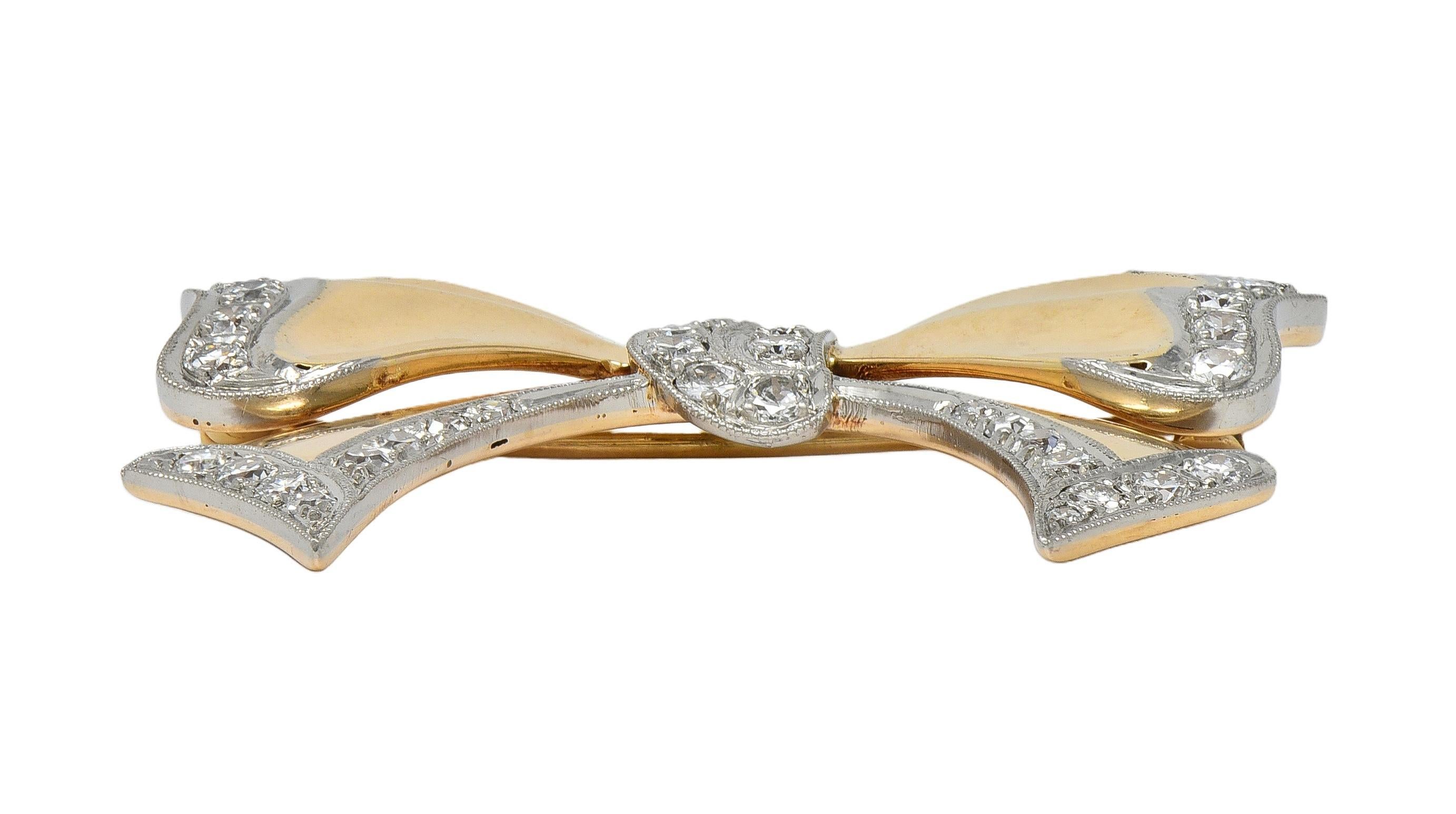 1940's Retro Diamond 14 Karat Two-Tone Yellow White Gold Vintage Bow Brooch en vente 1