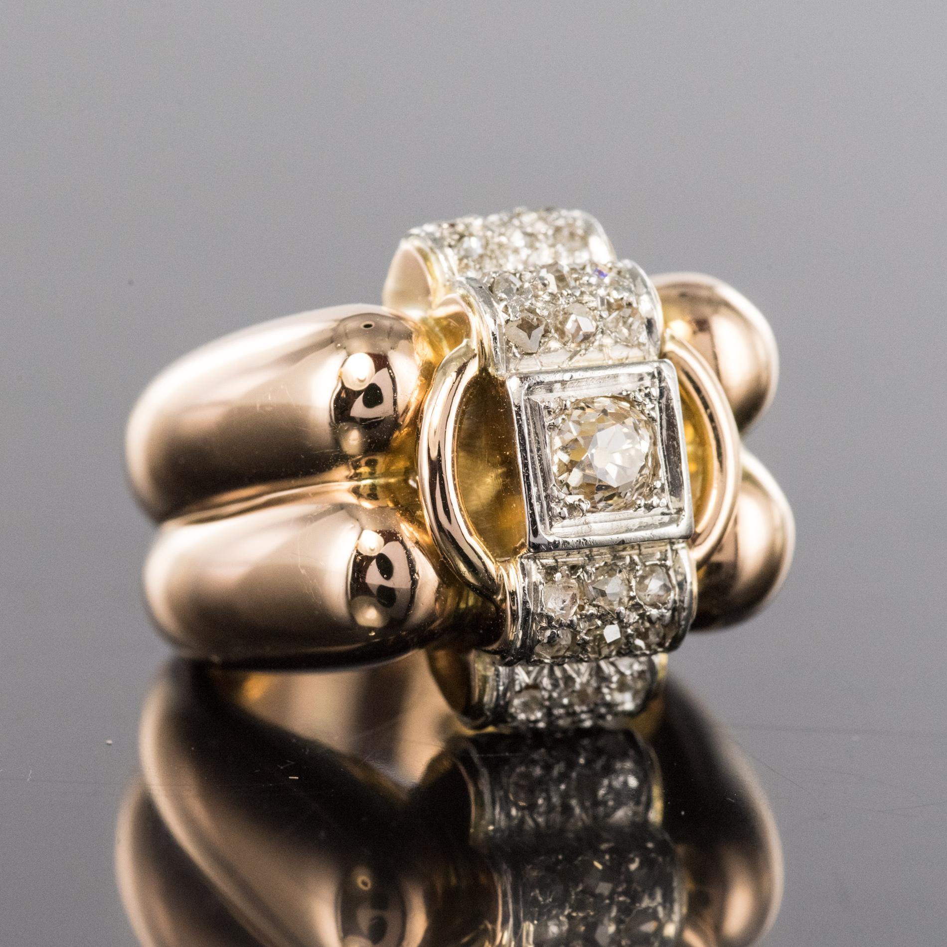 Anello retrò con diamante degli anni '40 in oro rosa 18 carati e platino, grande serbatoio di gadroons in vendita 1