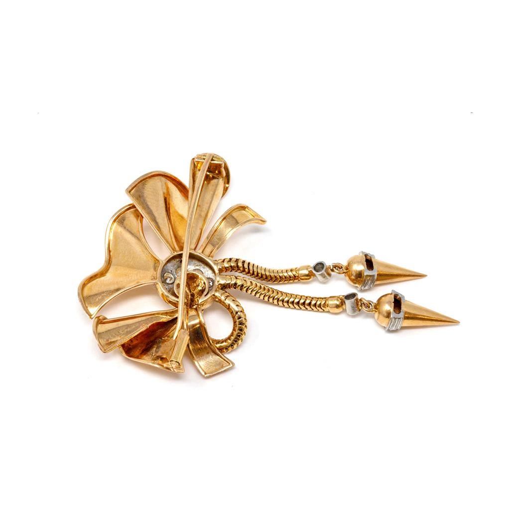 Round Cut 1940s Retro Diamond and Rose Gold Bow Brooch For Sale