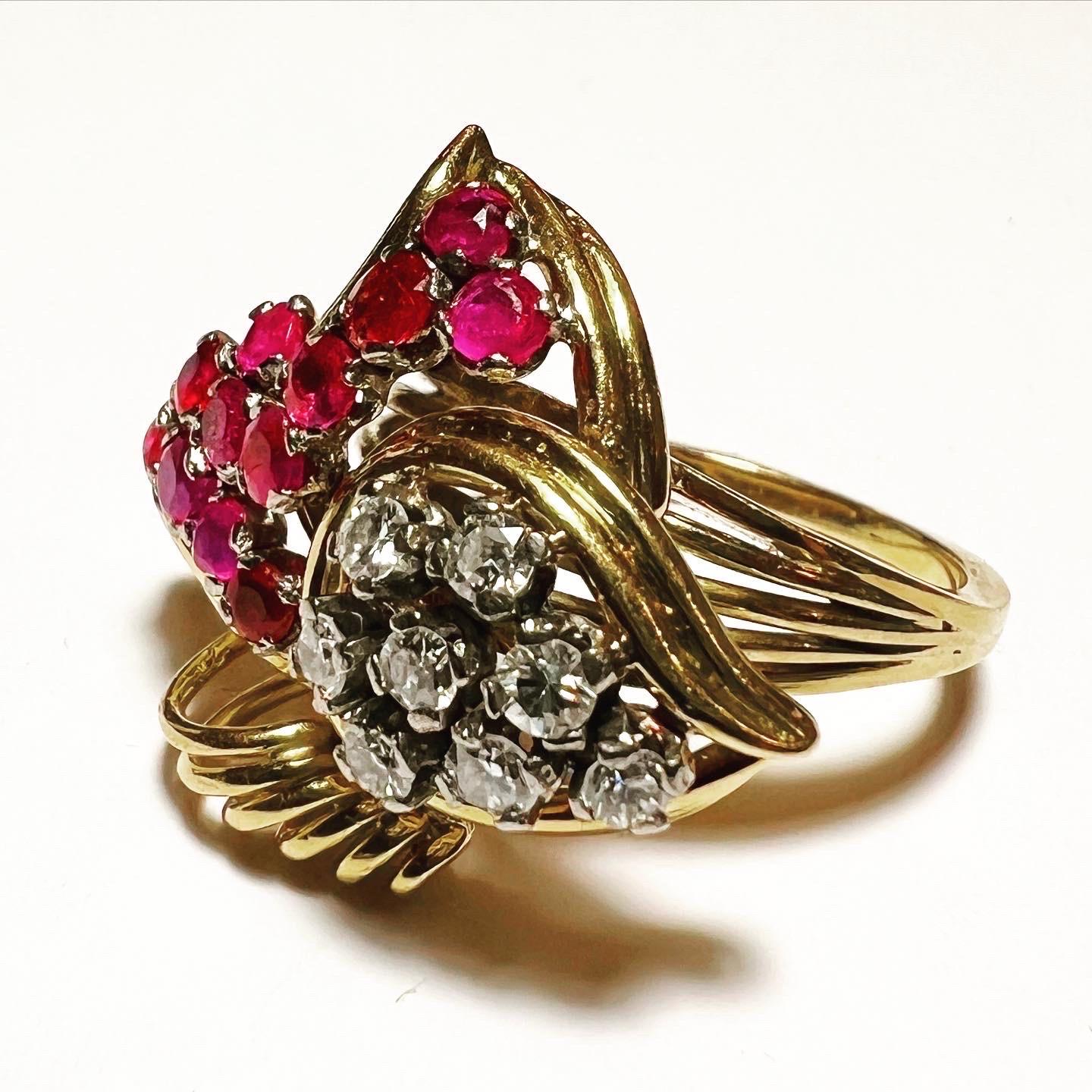 1940s Retro Diamond Rubies 18K Yellow White Gold Tank Cocktail Ring In Good Condition For Sale In Pamplona, Navarra