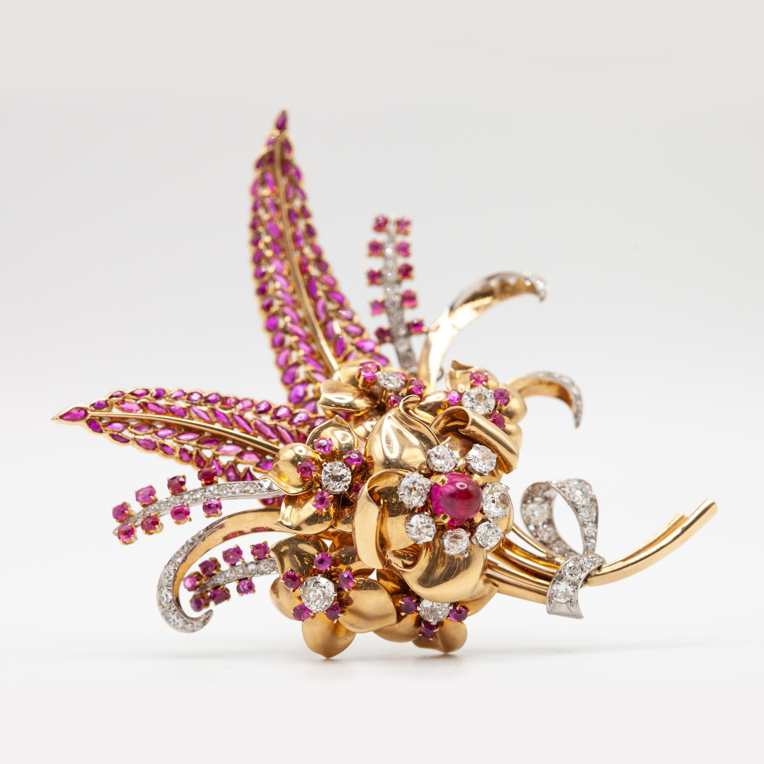 Retro French 18K and Platinum Diamond Ruby Flower Fur Clip c. 1940s In Excellent Condition For Sale In New York, NY