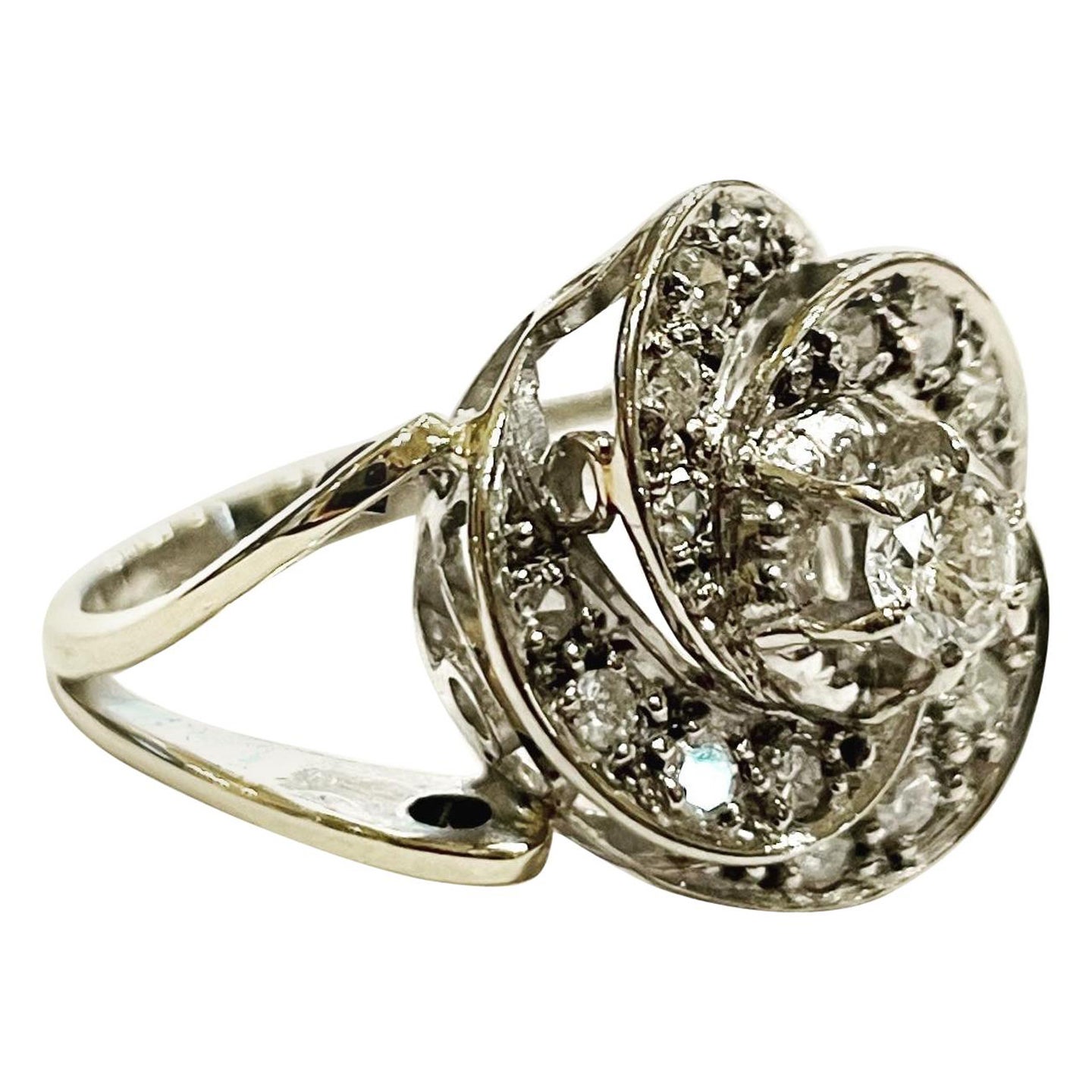 1940er Jahre Retro Halo Diamant Cluster 18k Weißgold Cocktail-Ring