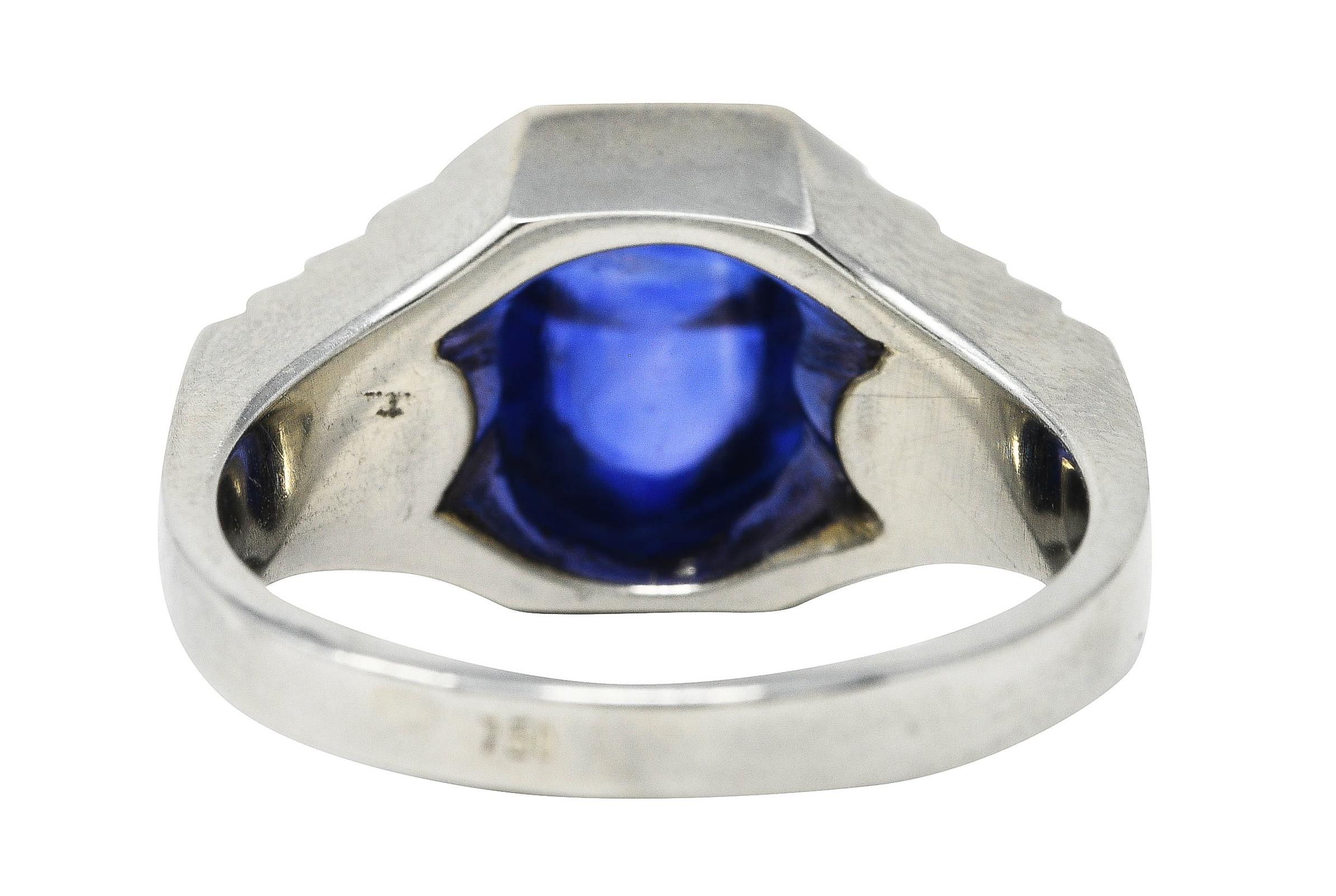Art Deco 5.15 Carats Sapphire Cabochon 18 Karat White Gold Ring In Excellent Condition In Philadelphia, PA