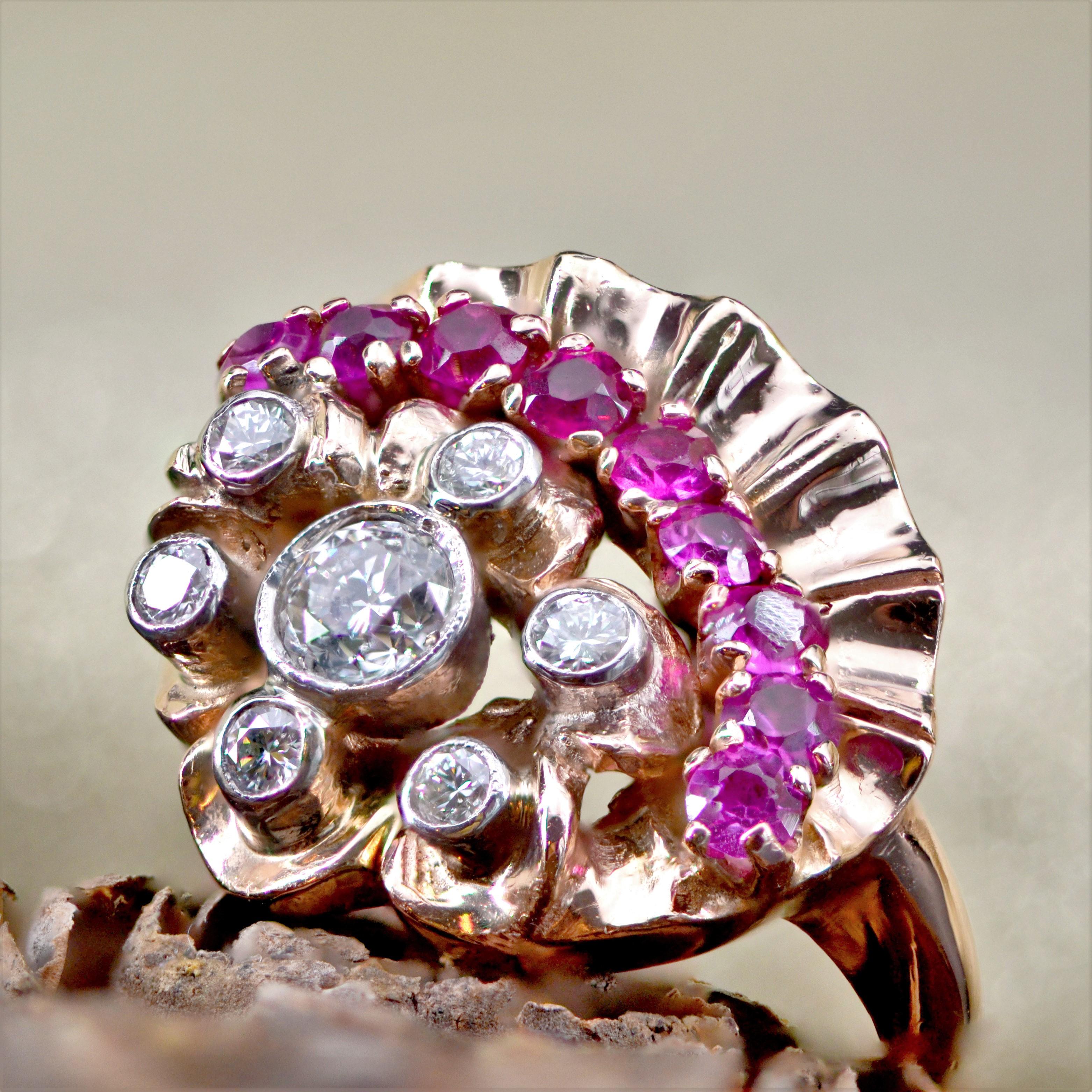 1940s Retro Rubis Diamonds 14 Karat Rose Gold Ring For Sale 2