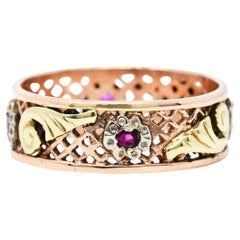 1940
s Retro Ruby 14 Karat Tri-Colored Gold Unisex Band Ring