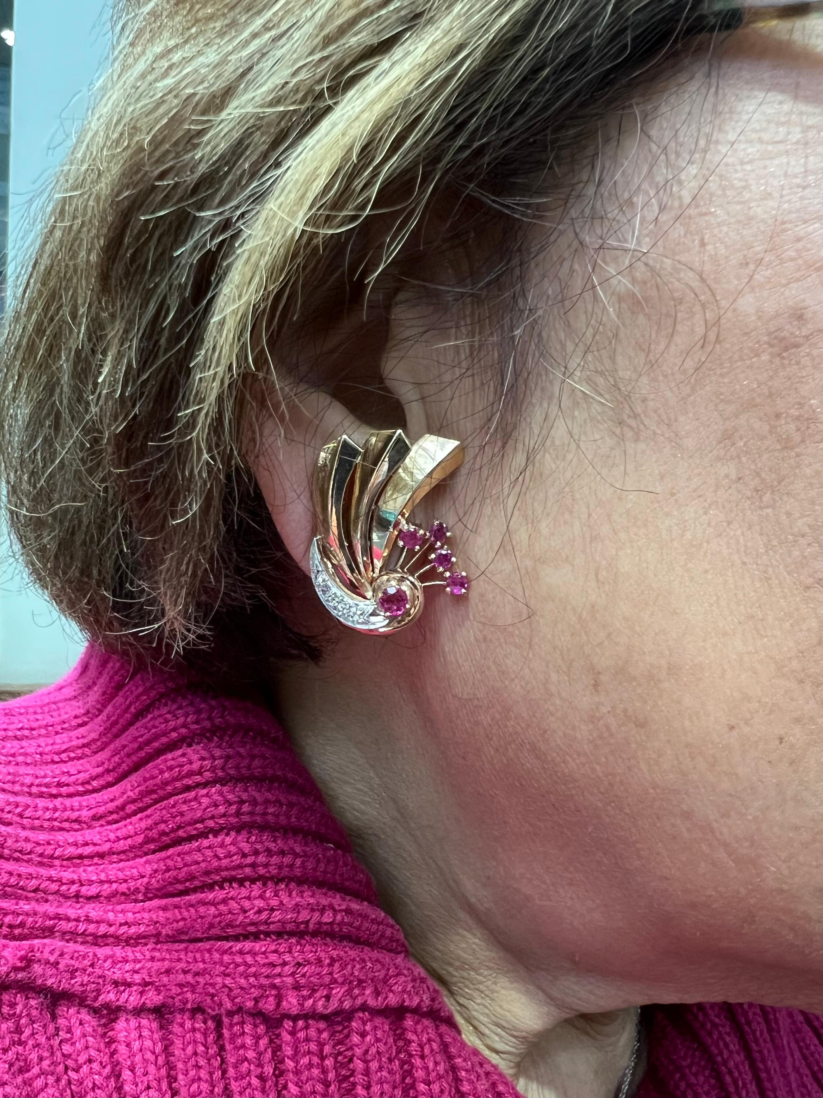 Rétro Orecchini retrò anni '40 in oro 14k con diamante e rubino per orecchie forate in vendita